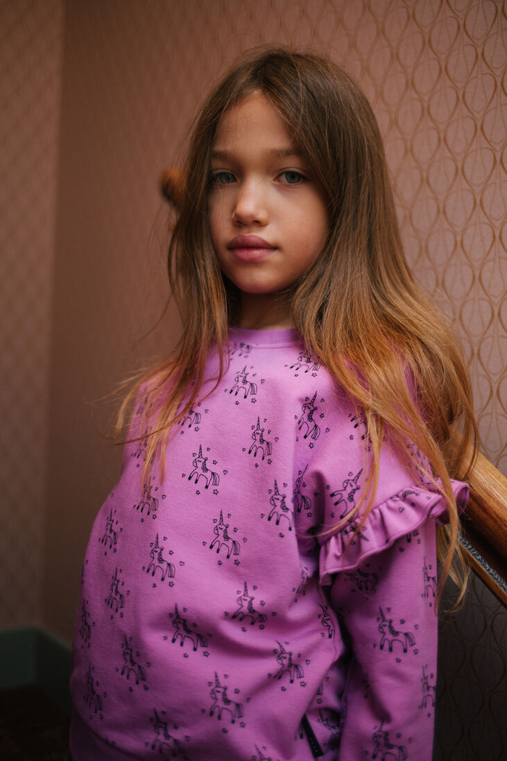 DAILY BRAT paarse daily brat trui sassy unicorn sweater lilastic