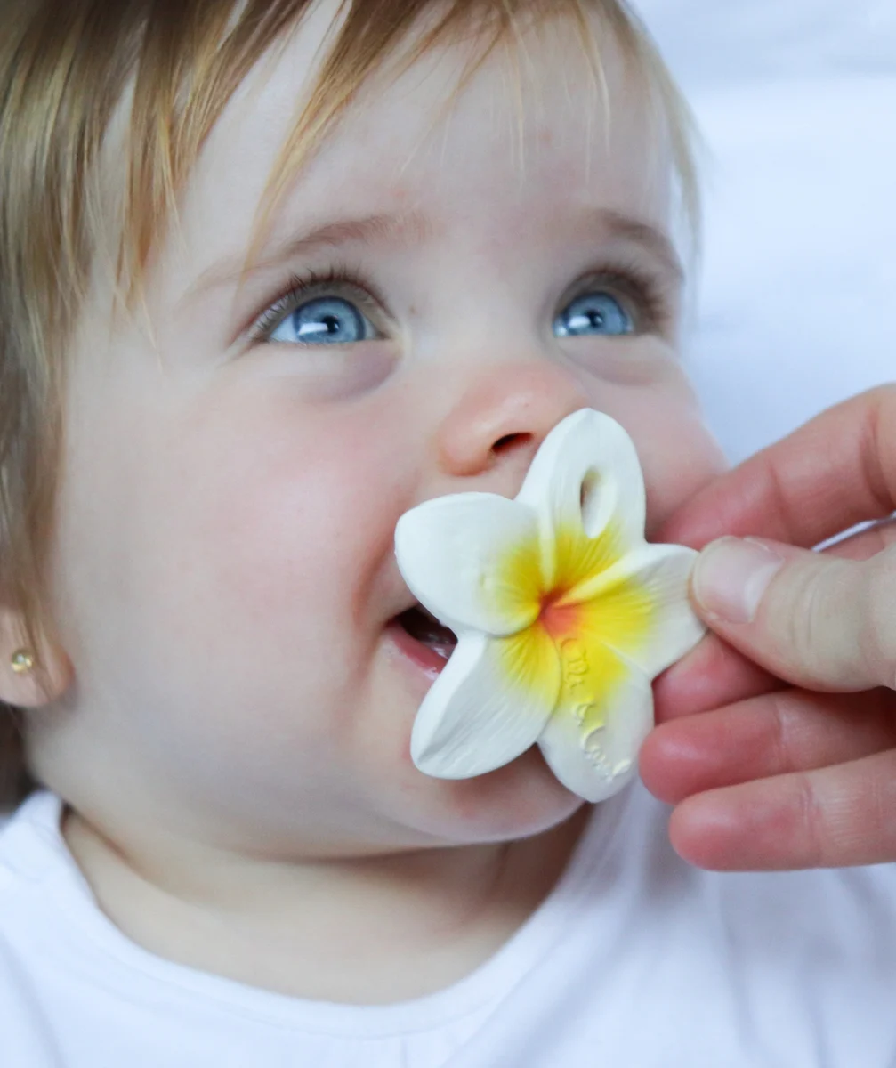 OLI & CAROLMINI ANNEAU DE DENTITION CHEWY FLEUR HAWAIENNE