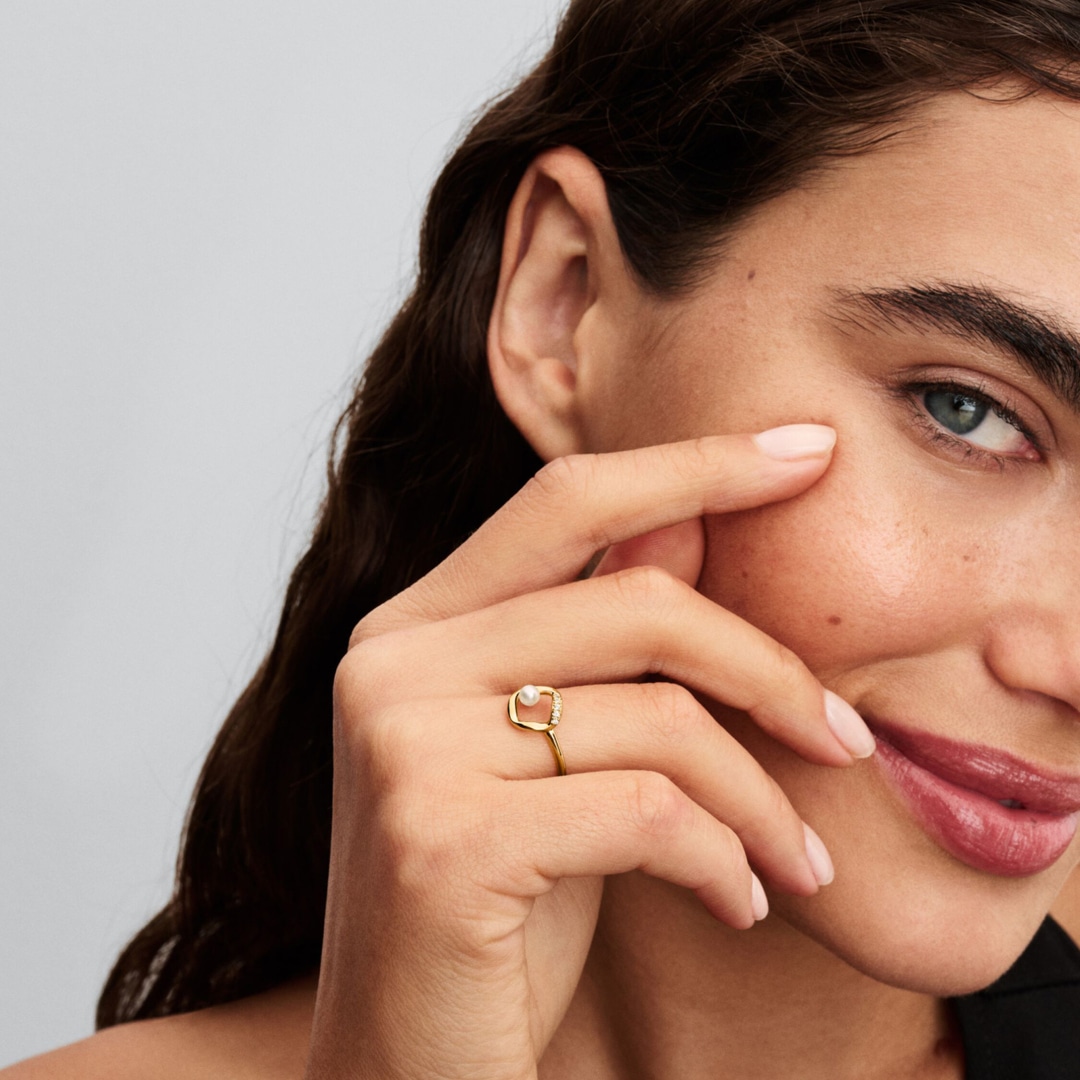 Pandora Gold Essence Organisch Geformter Pavé Kreis & Behandelte Süsswasserzuchtperle Ring
