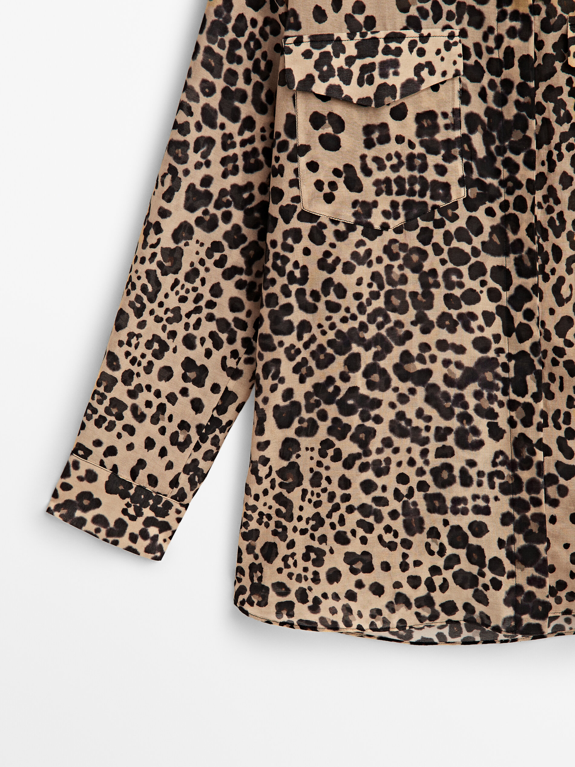 Camisa com bolsos estampados com animais - MARROM