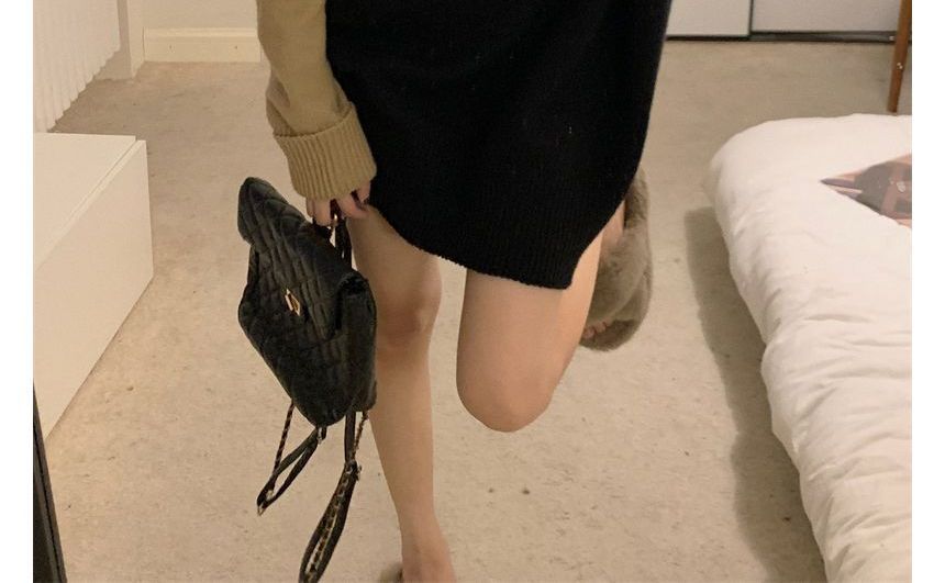 Gilmort - Lange mouw off-shoulder tweekleurige sweaterjurk