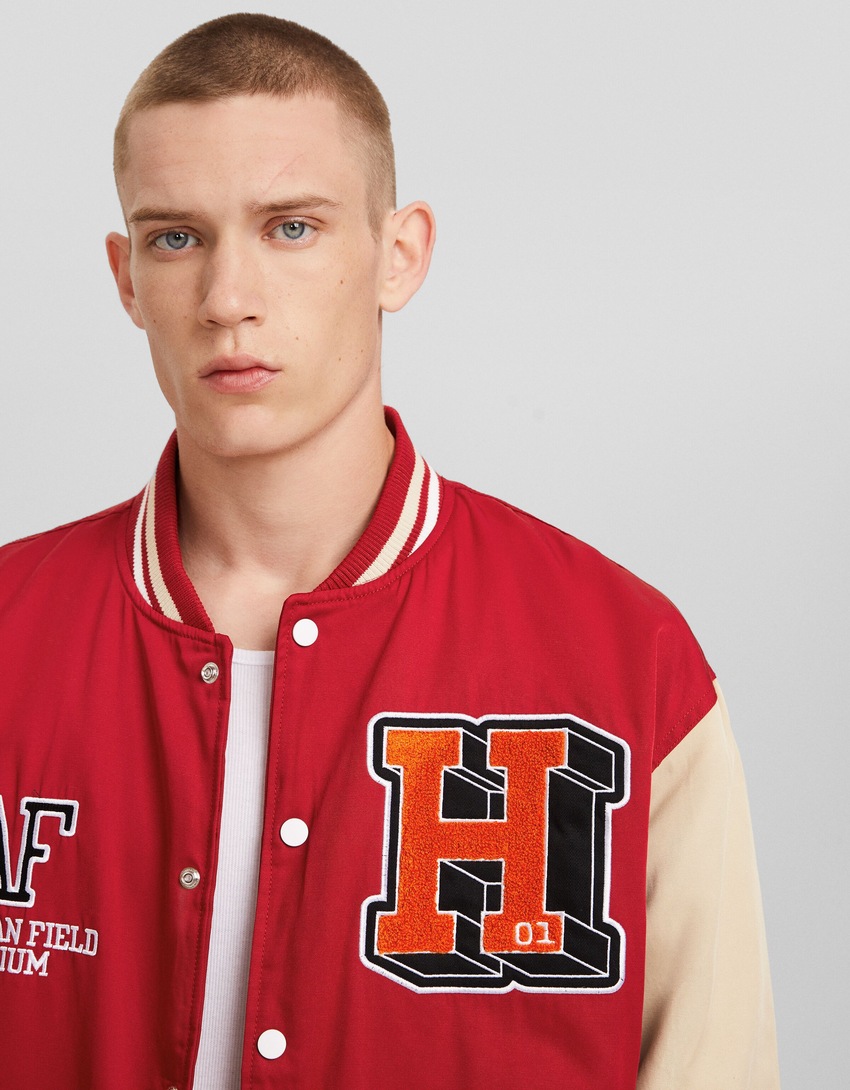 Jaqueta bomber acolchoada com patches