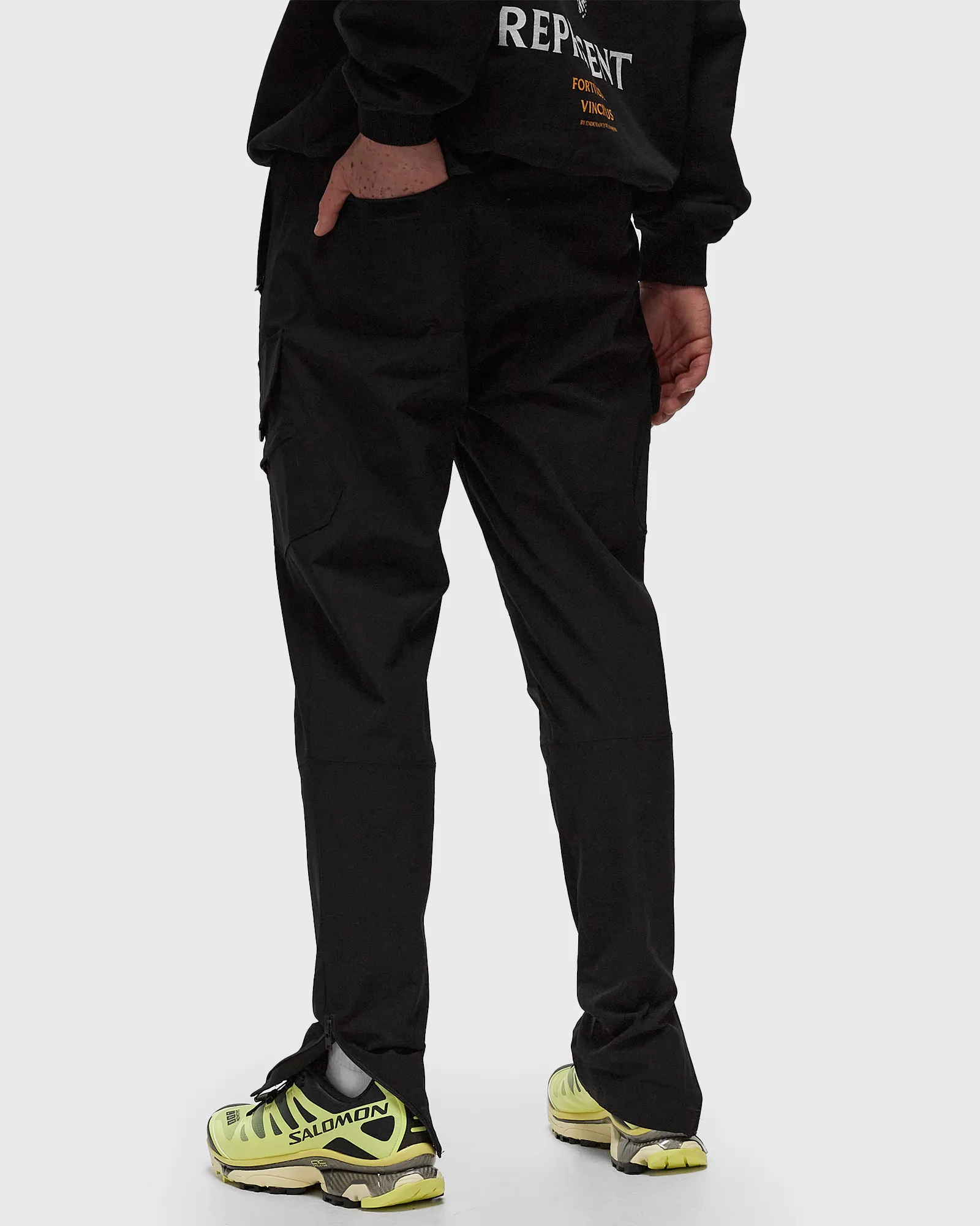 Represent 247 ZIP PANT