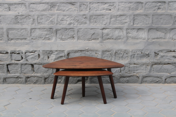 Salontafel set van 2 walnoot triangel