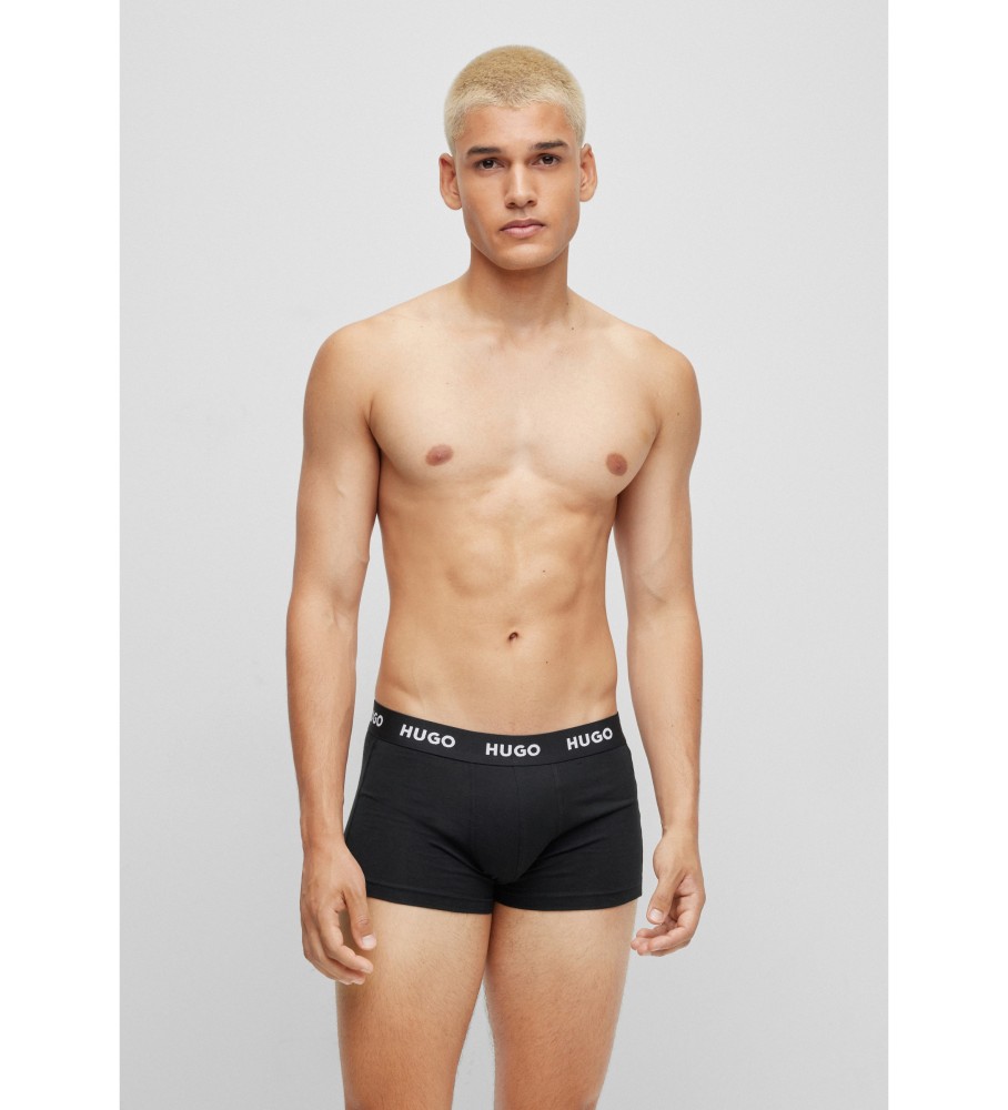 Pacote com 3 cuecas boxer HUGO com elástico na cintura e logo, pretas.