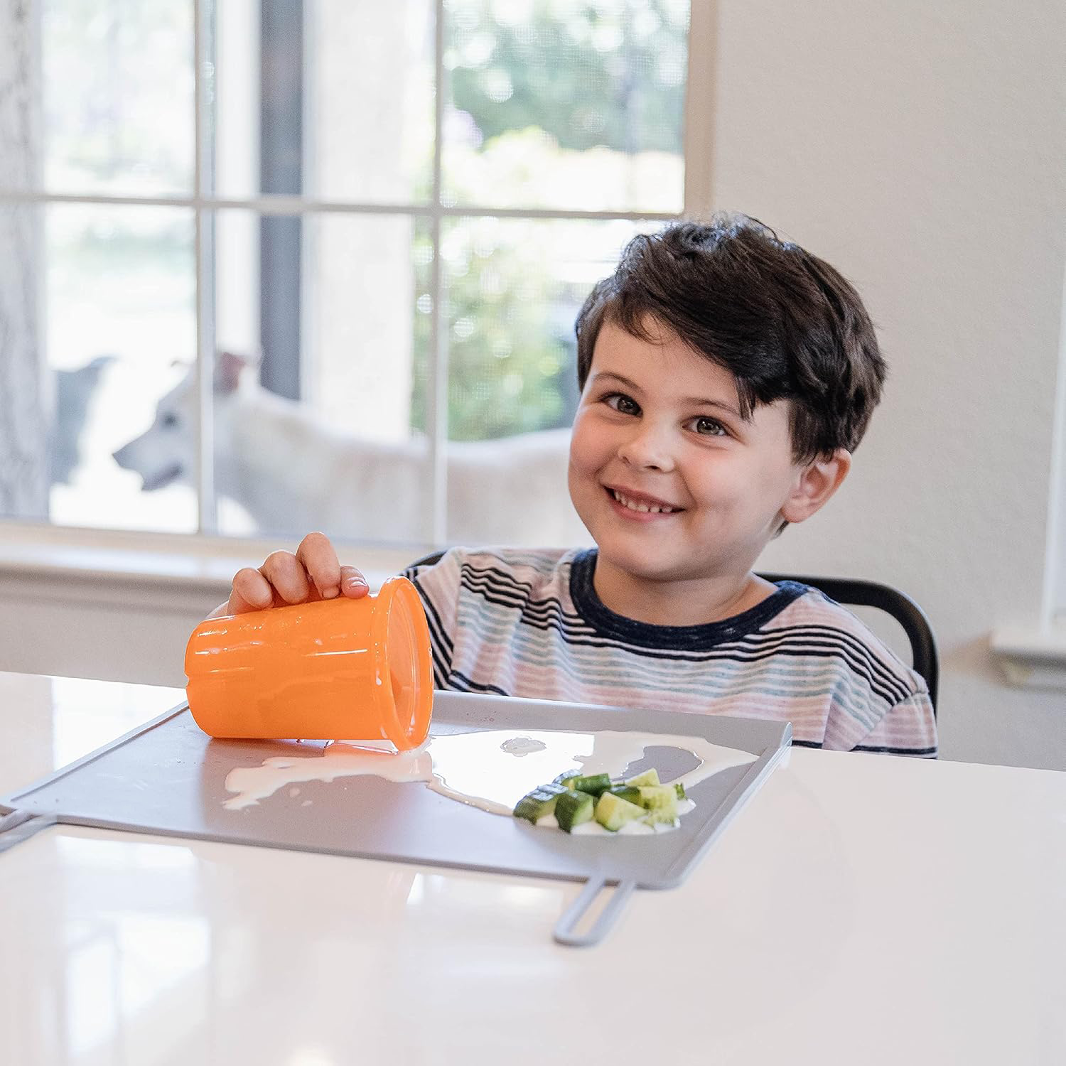 (265x307mm) Silikon Kinder Tischset Spühlmaschinenfeste Aktivitätsmatte Baby Untersetzer mit Beisskante / Auslaufschutz - Grau