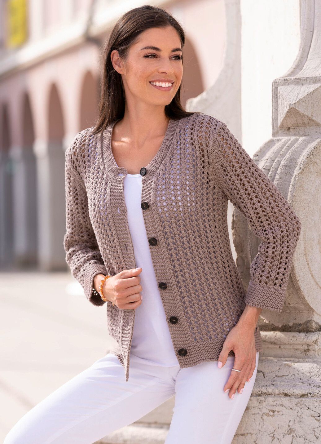 Strickjacke in Netzoptik