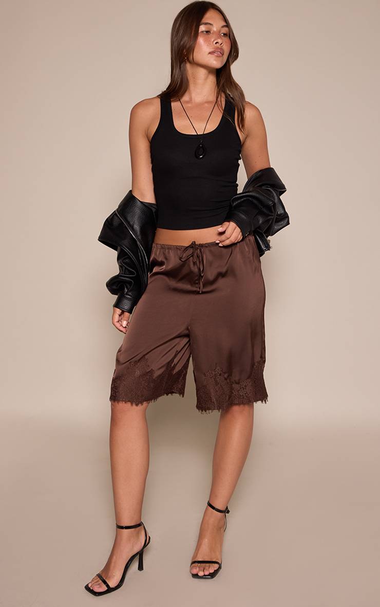 Short Long En Satin Avec Détails En Dentelle