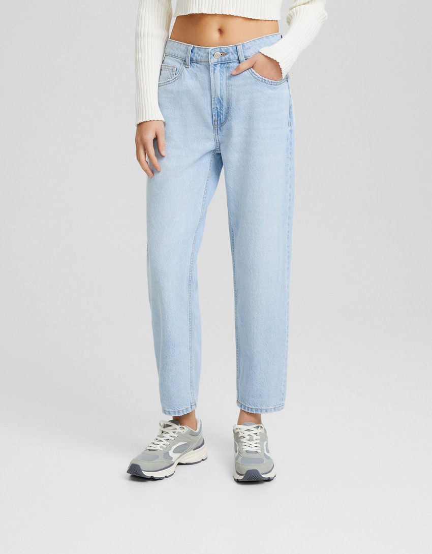calça jeans de mãe