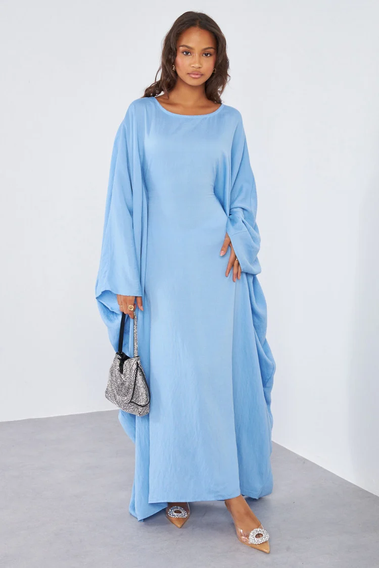Robe longue bleue large manches chauve-souris