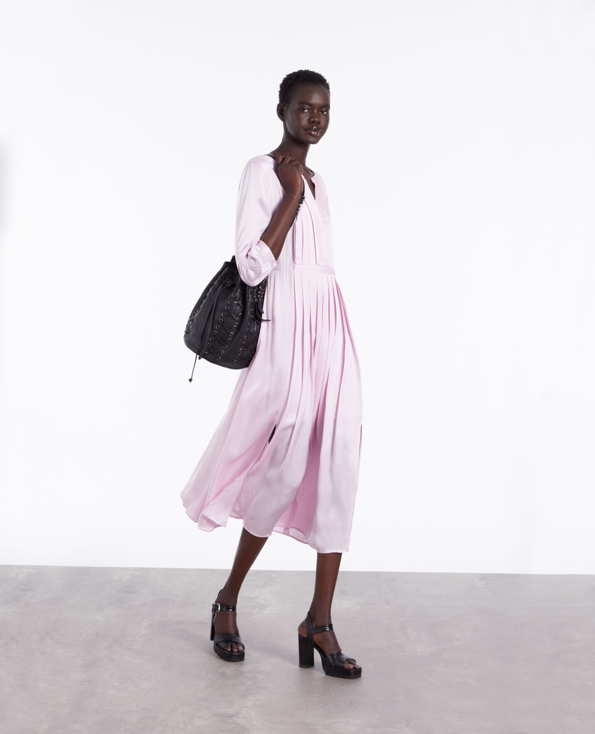 Robe longue rose avec plissage