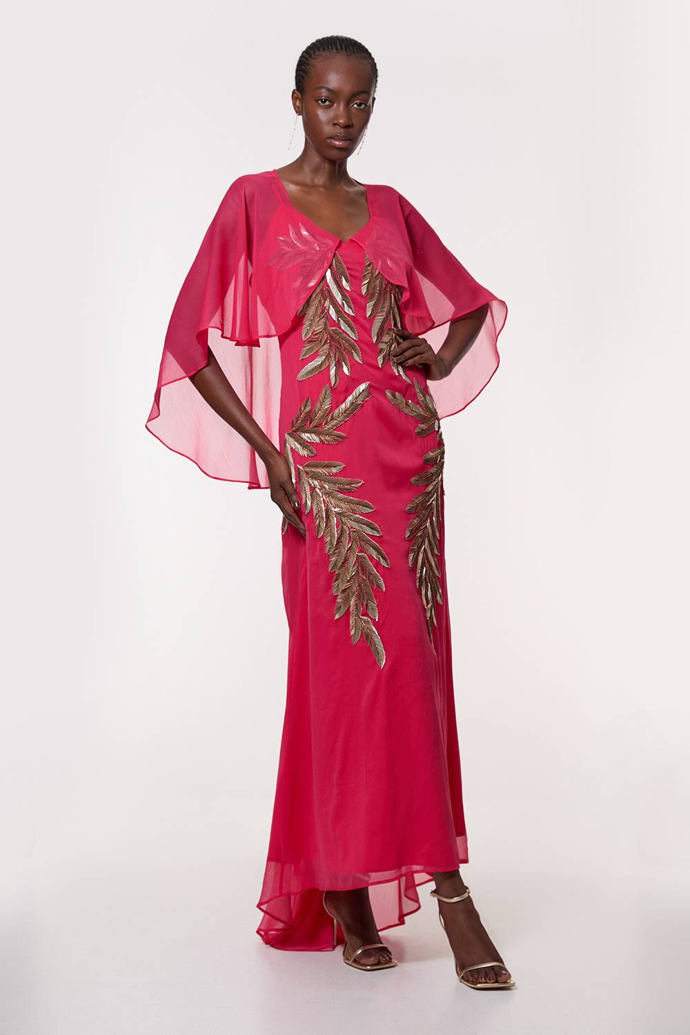 KarenMillen Robe maxi à manches cape tissée ornée de plumes
