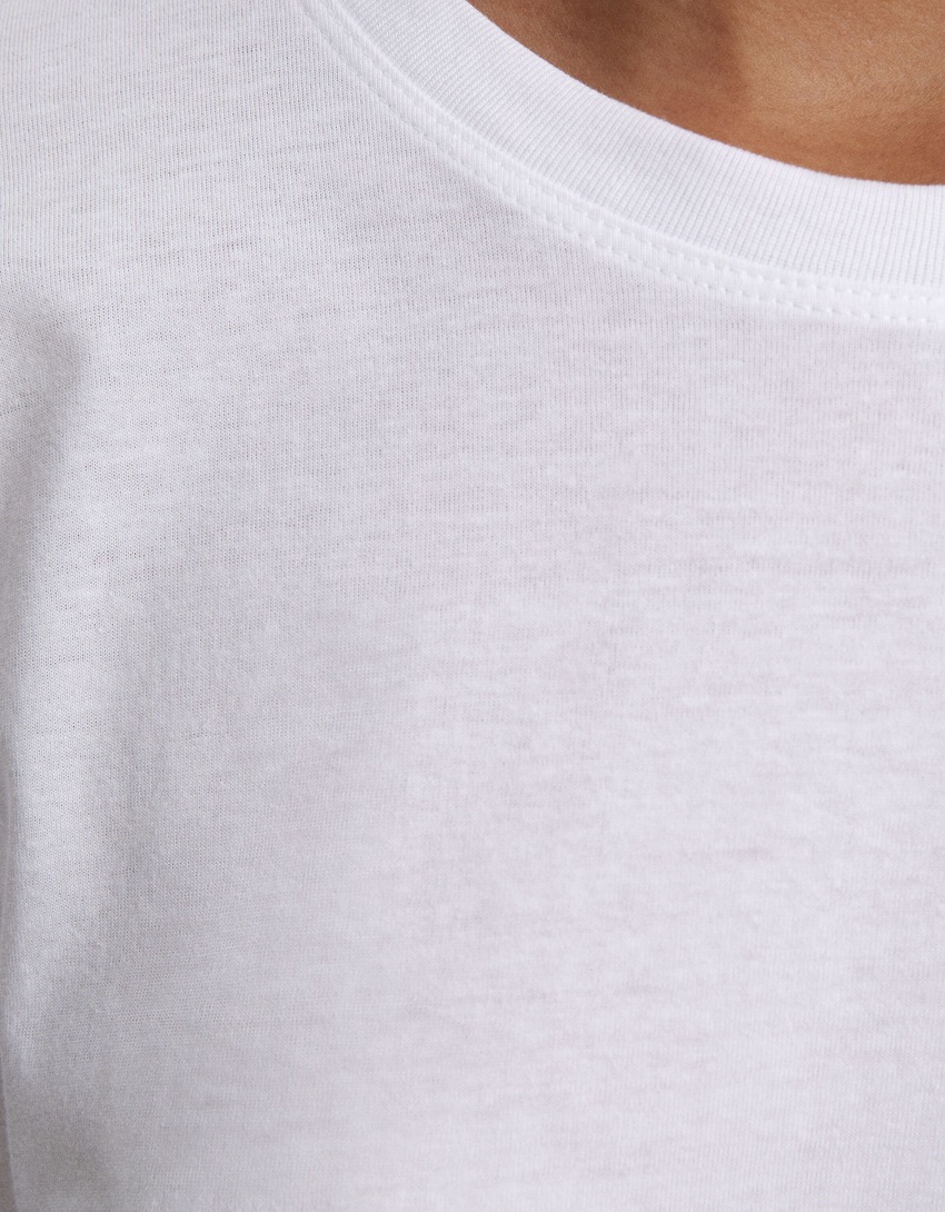 Camiseta de manga curta com estampa IT e modelagem quadrada