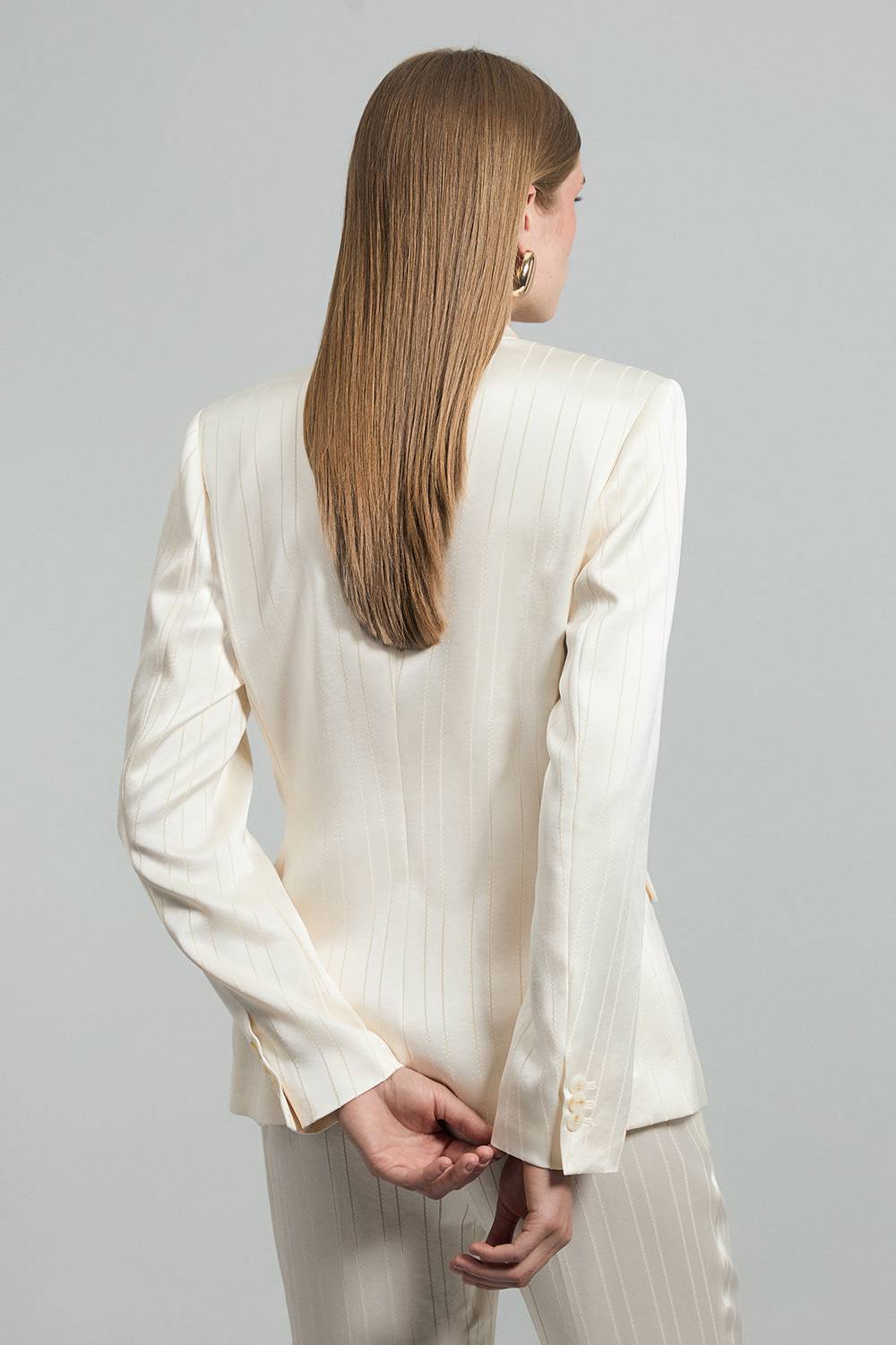 KarenMillen Blazer de smoking surdimensionné taillé sur mesure en satin premium à fines rayures