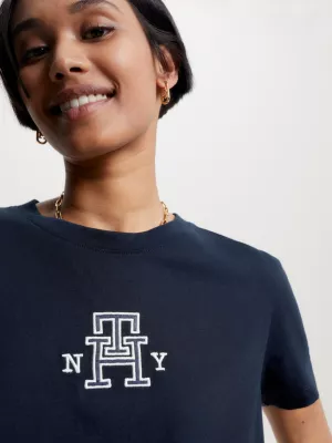 Camiseta com o logo da universidade