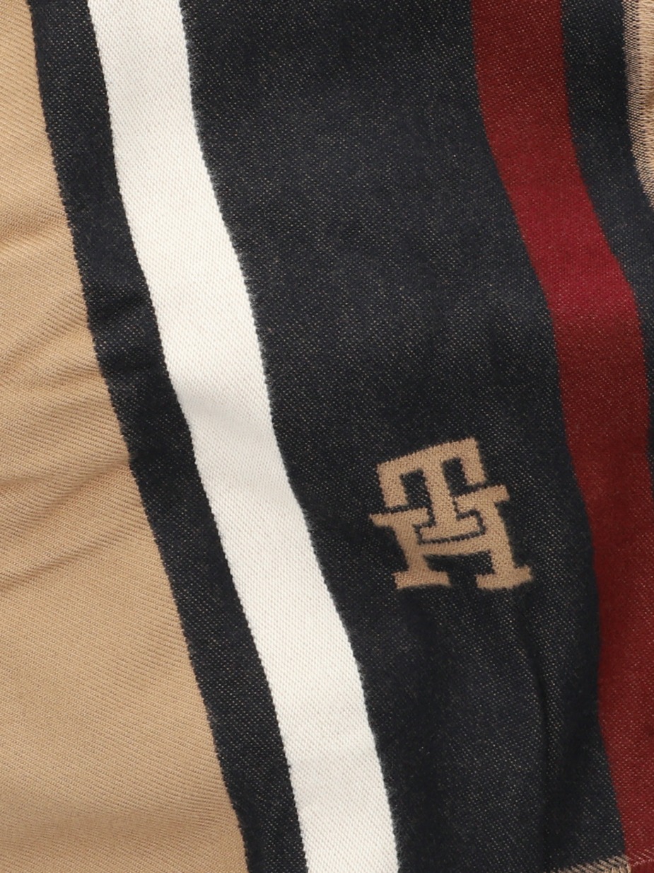 TH FEMININE LARGE SQUARE