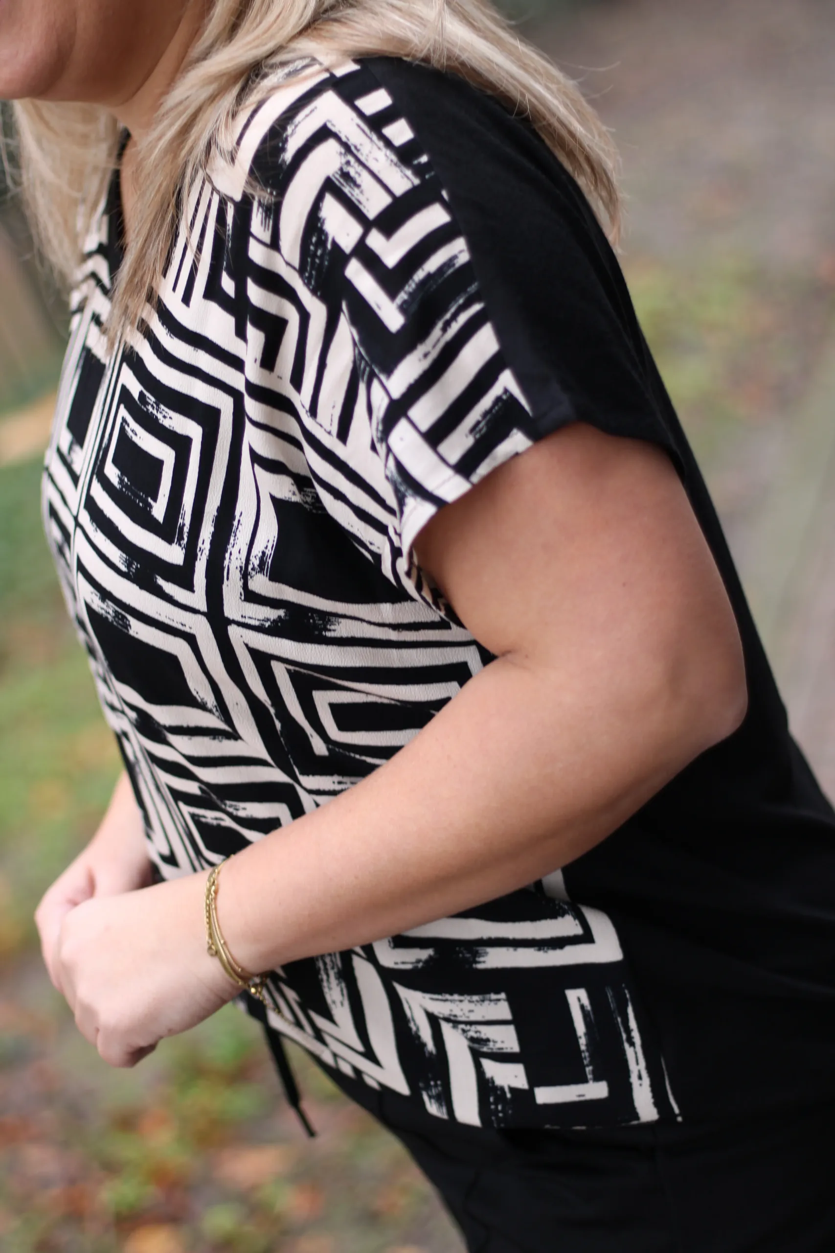 Culture - Kate Capsleeve - Black/Creme