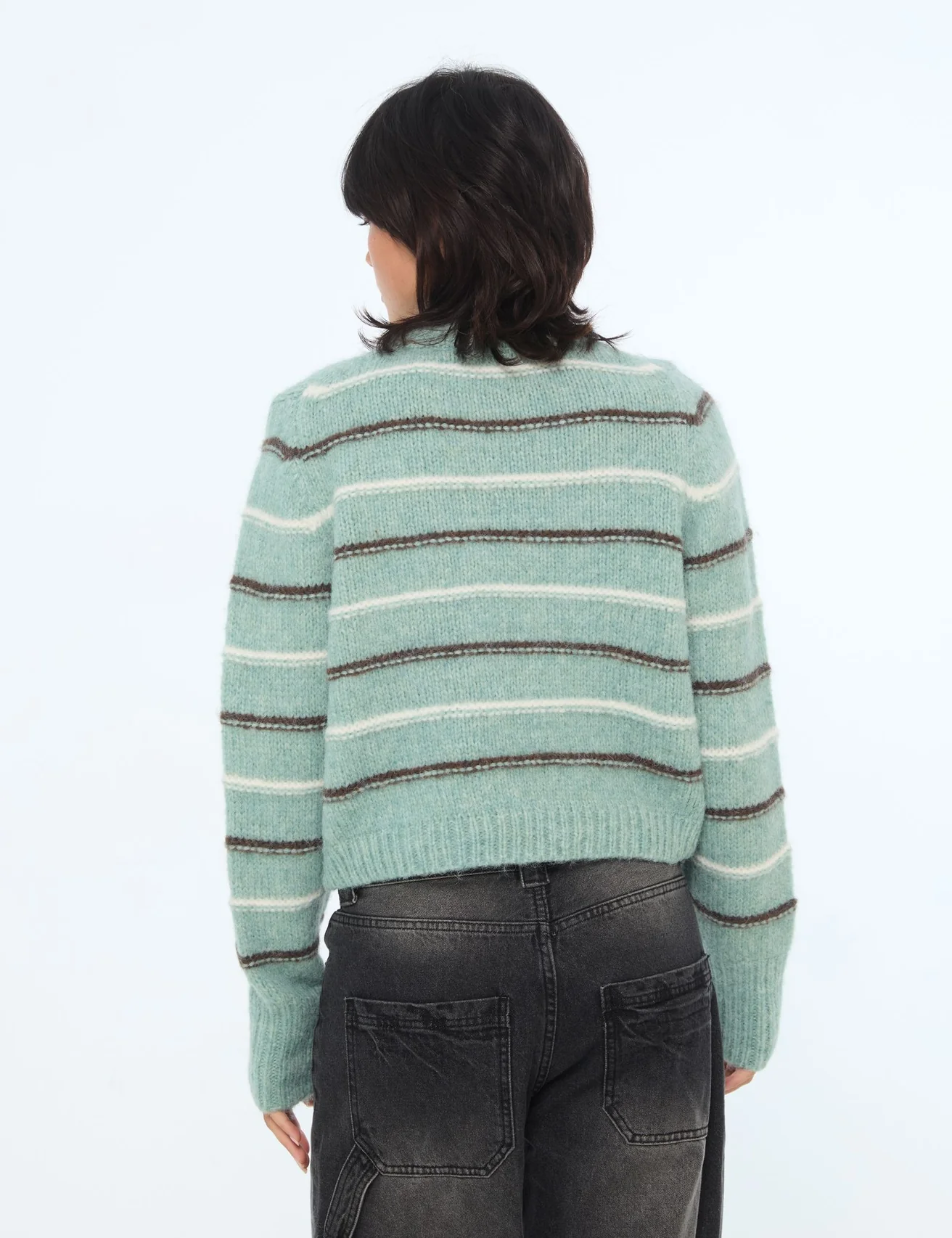 Pull oversize vert foncé à rayures blanches et marrons