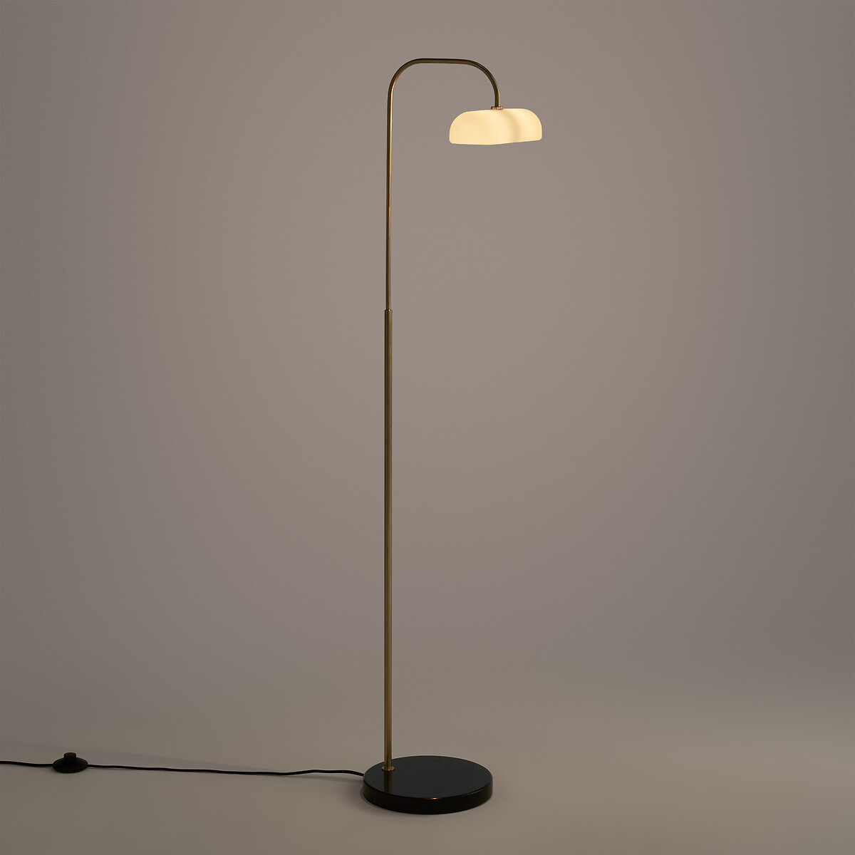 LA REDOUTE INTERIEURS<br>Luminária de chão em vidro opalino, latão e mármore, Nota