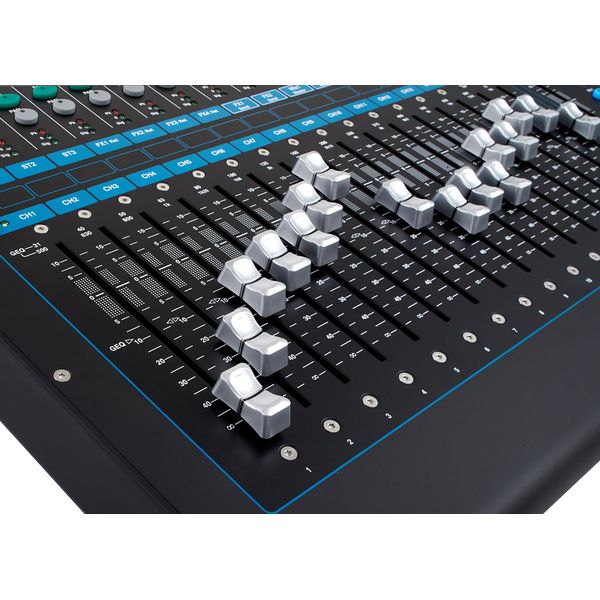 Allen & Heath Qu-16 Chrome Hands On Bundle