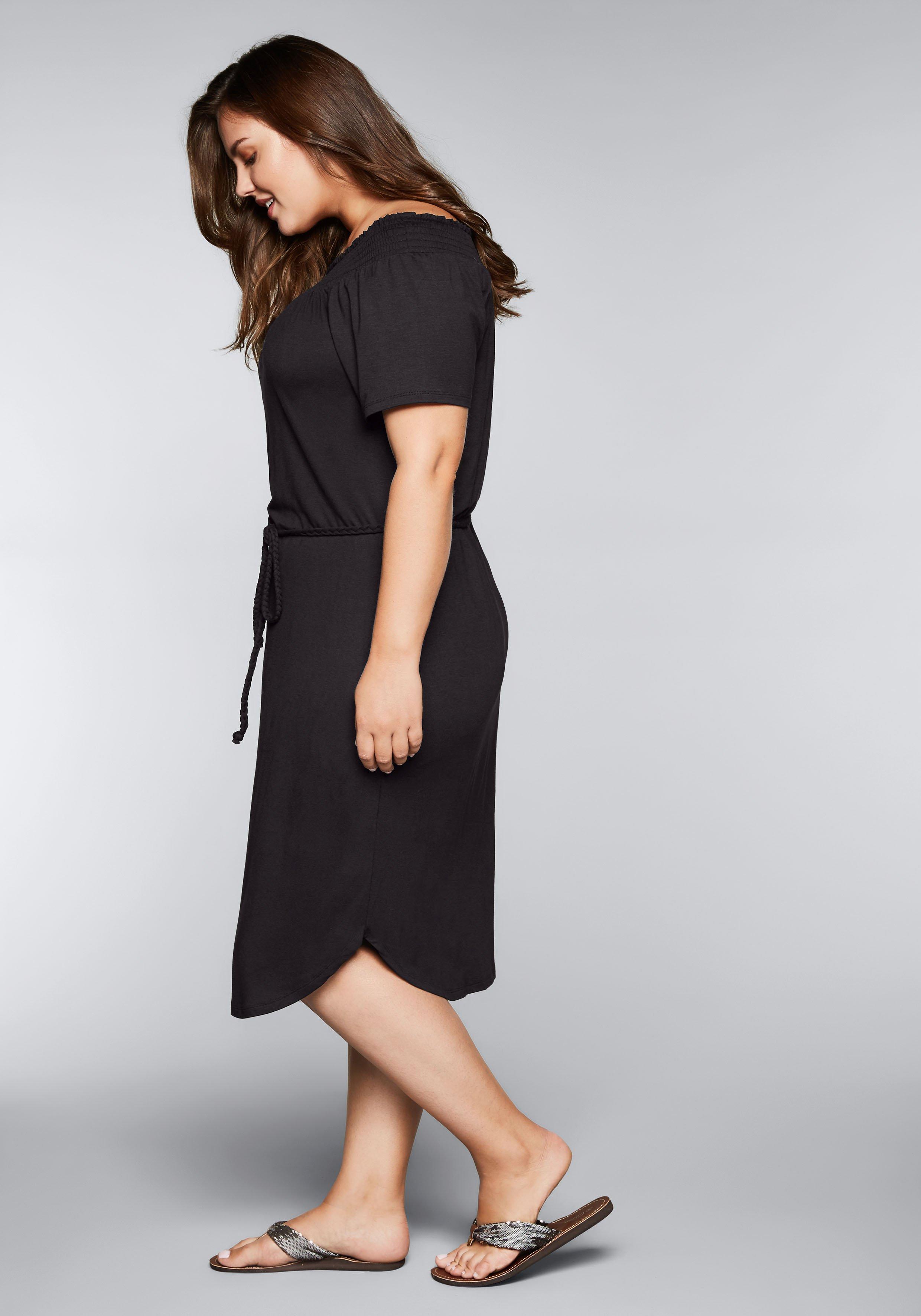 Kleid mit Bindeband und Carmenausschnitt