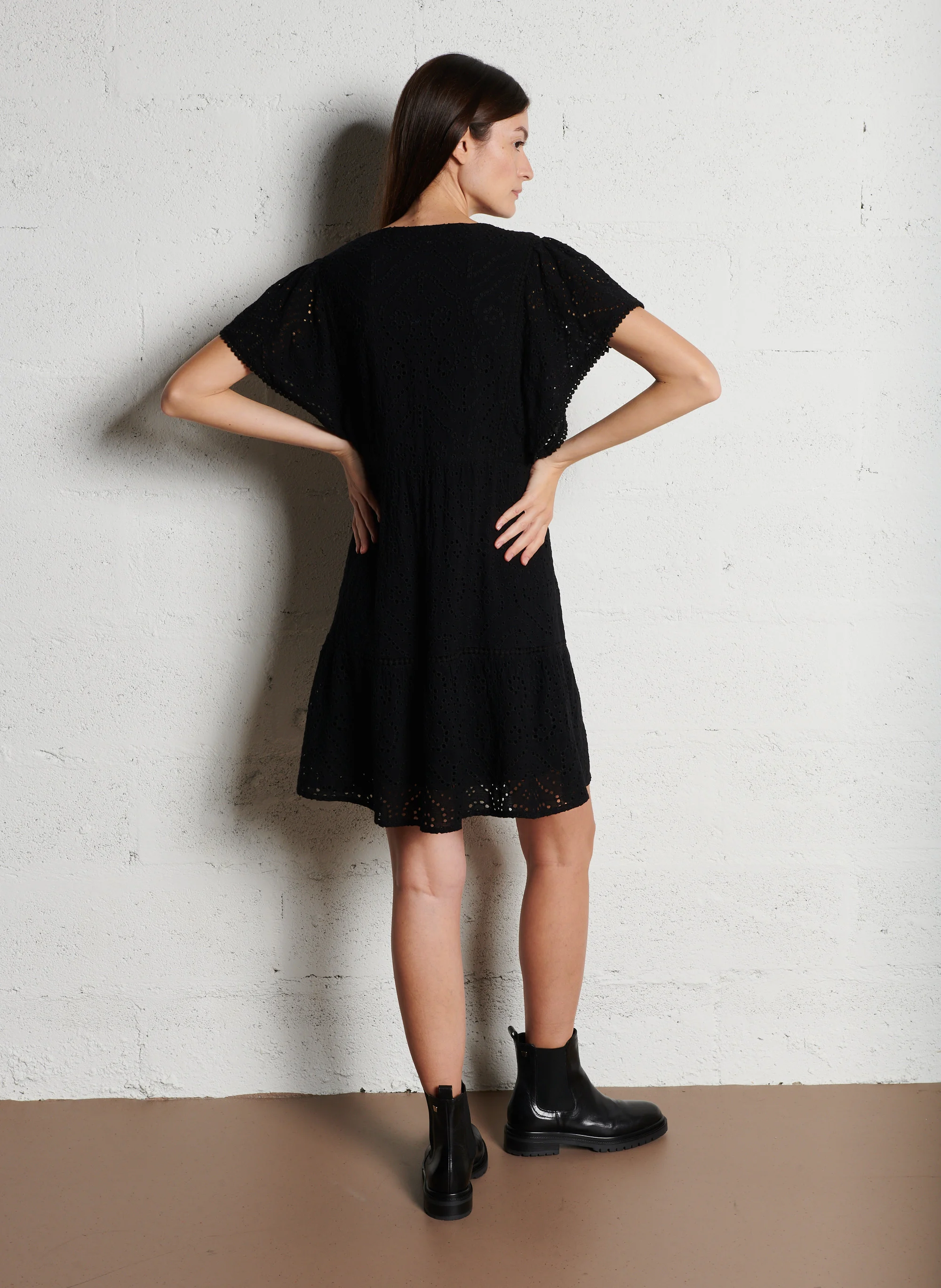 GEDIVA - Robe courte avec broderies | Noir