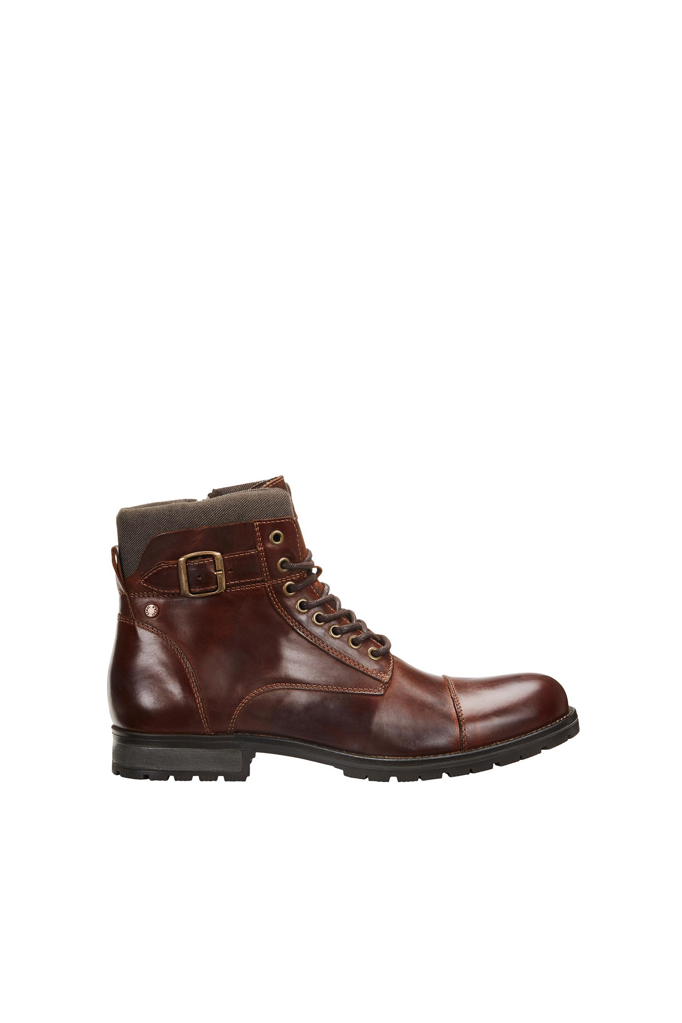 Bota de couro com sola tratorada