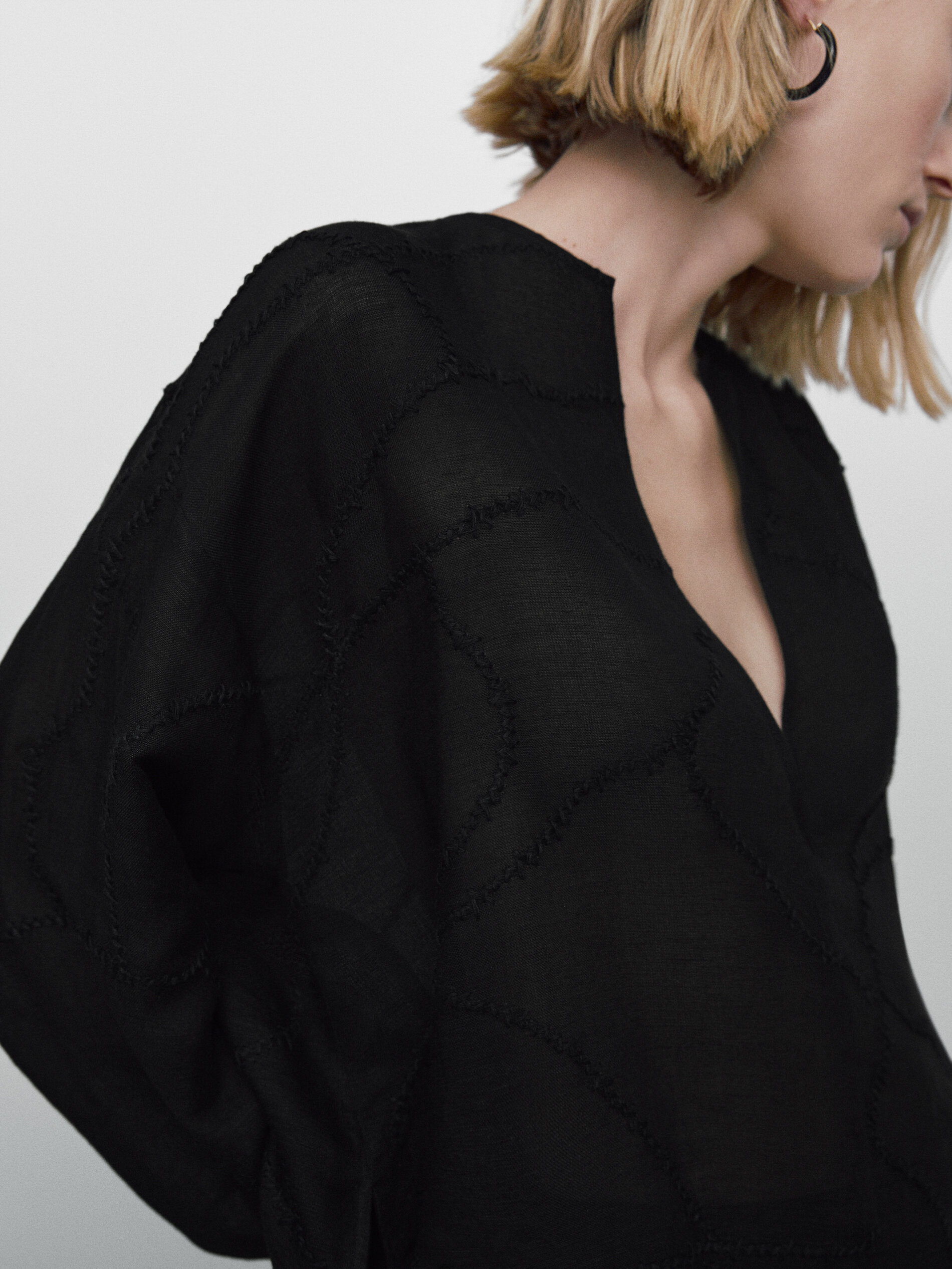 Camisa de edição limitada com detalhes bordados - PRETA