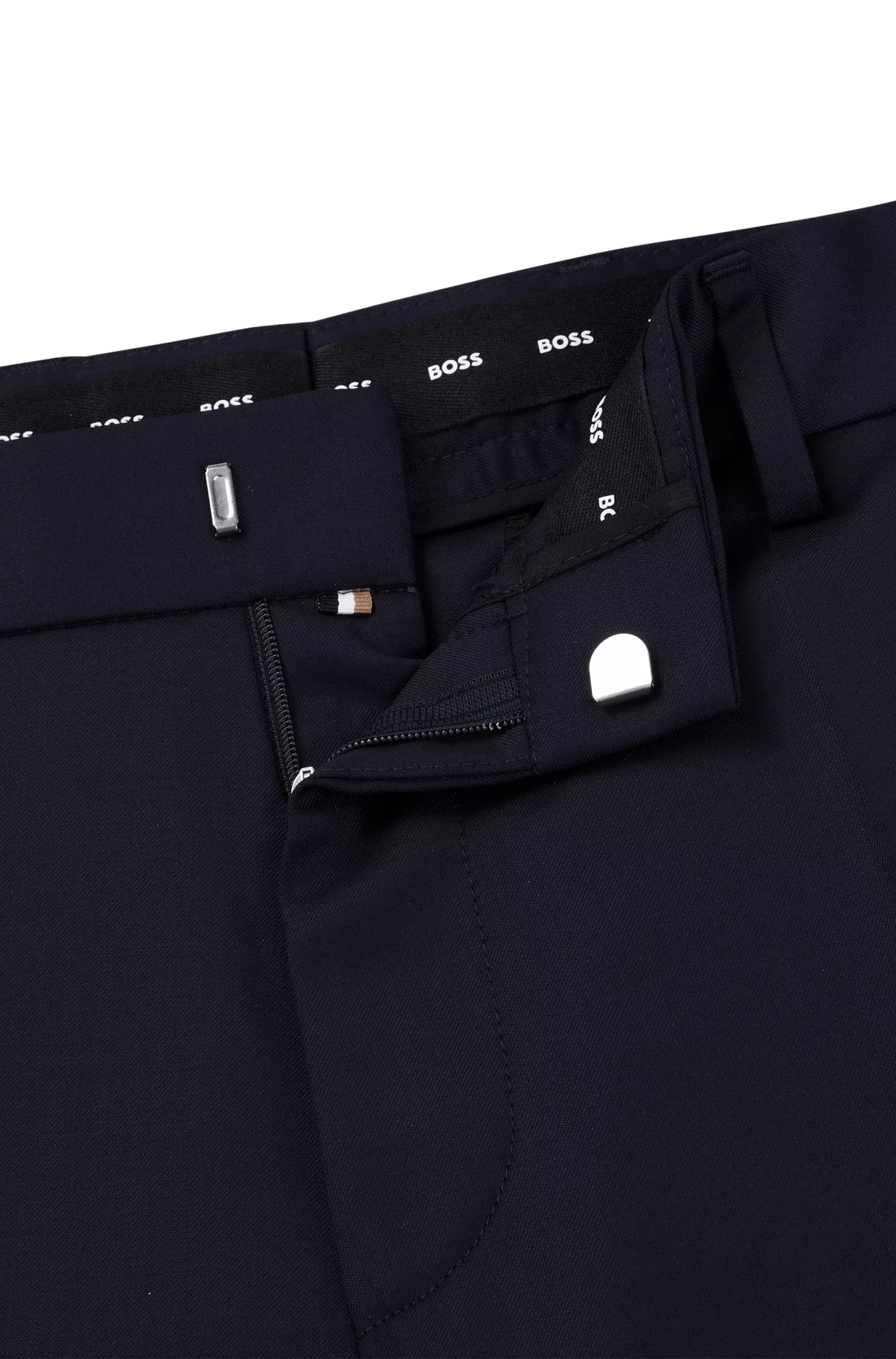 Calça BOSS preta de corte slim em sarja de lã virgem.