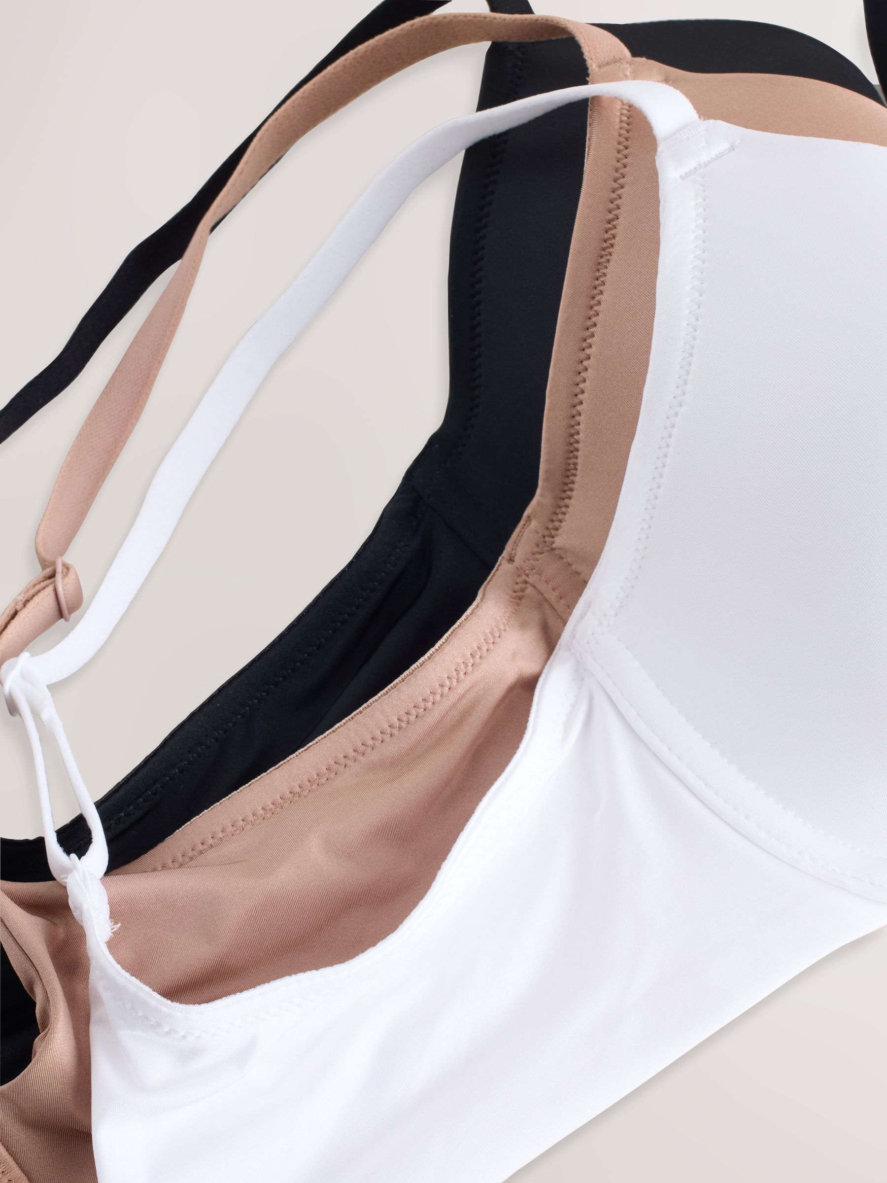 Zwart/wit/praline huidskleur - A-E Ultimate Comfort Smoothing T-Shirt Bras 3 Pack