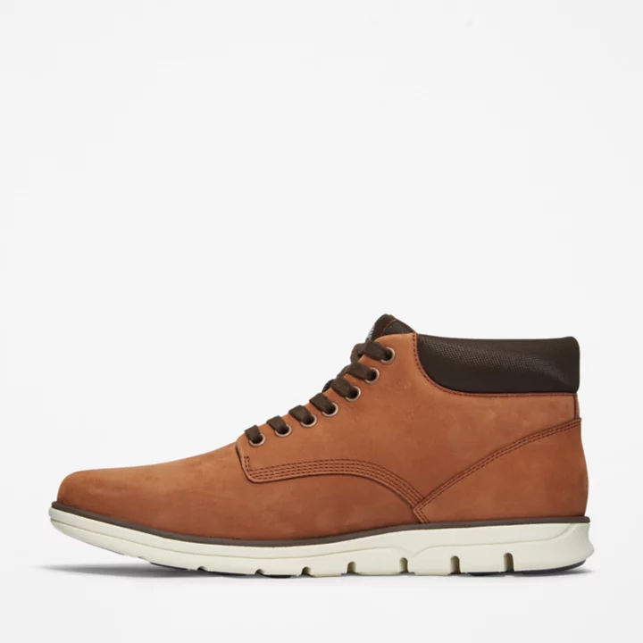 Bota Chukka de couro Bradstreet para homem, na cor marrom.