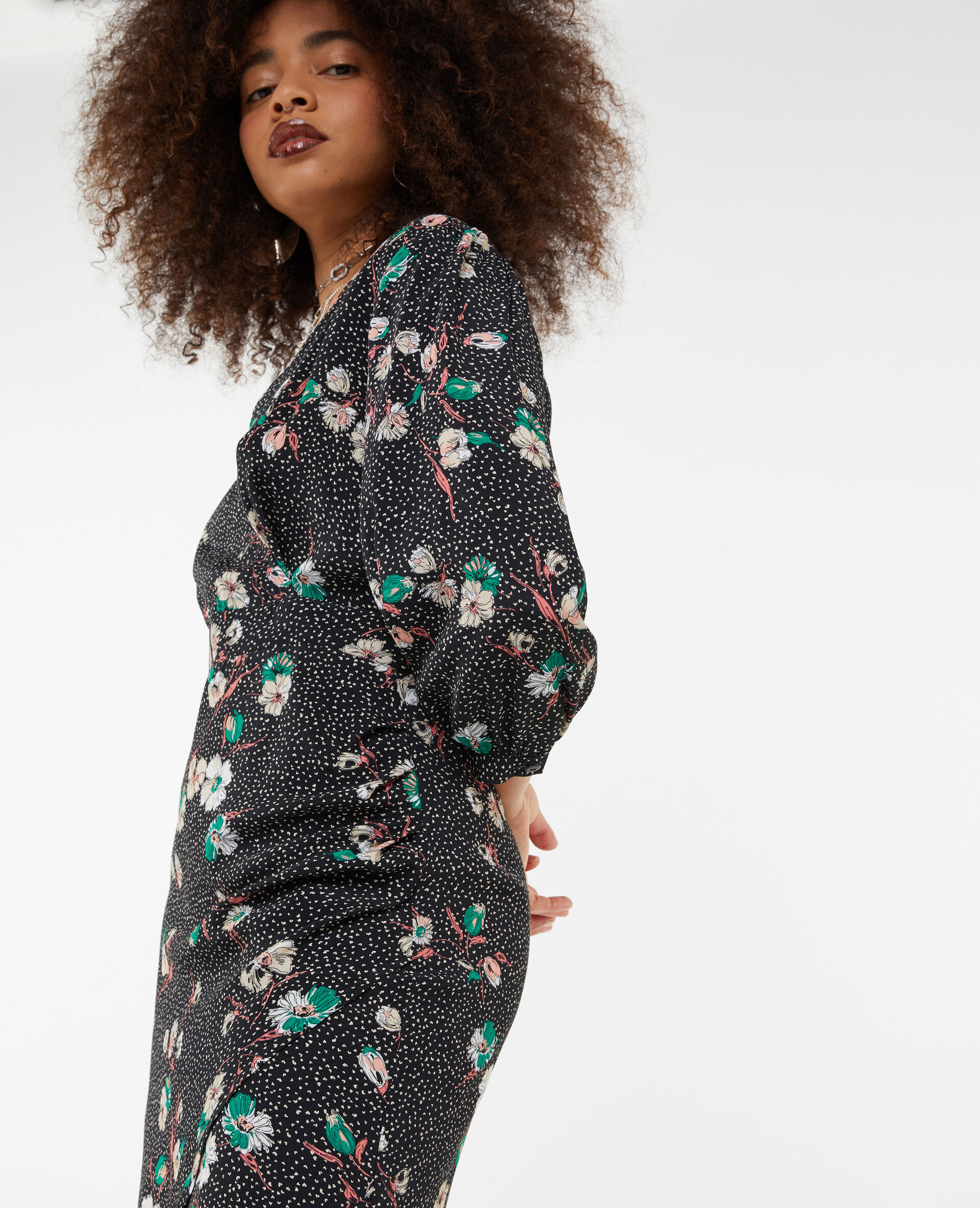 Robe courte avec devant croisé motif fleurs - Noir