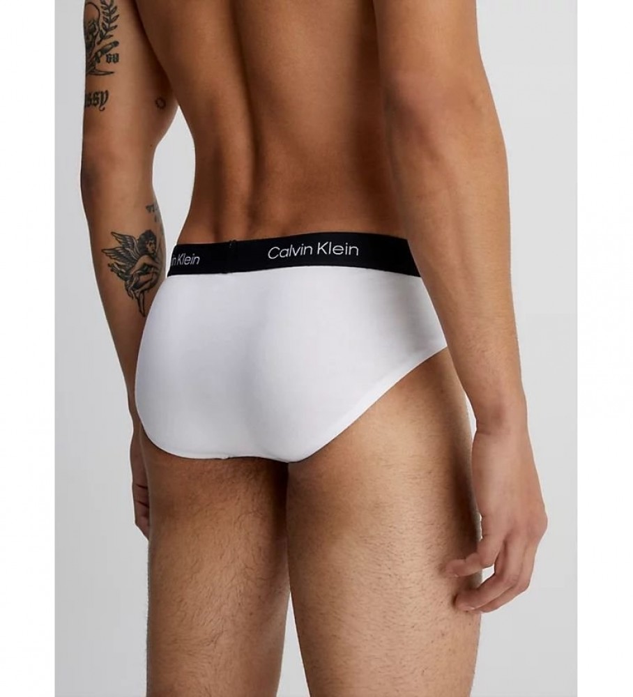 Cuecas Calvin Klein, pacote com 3 unidades: cinza, preta e branca.