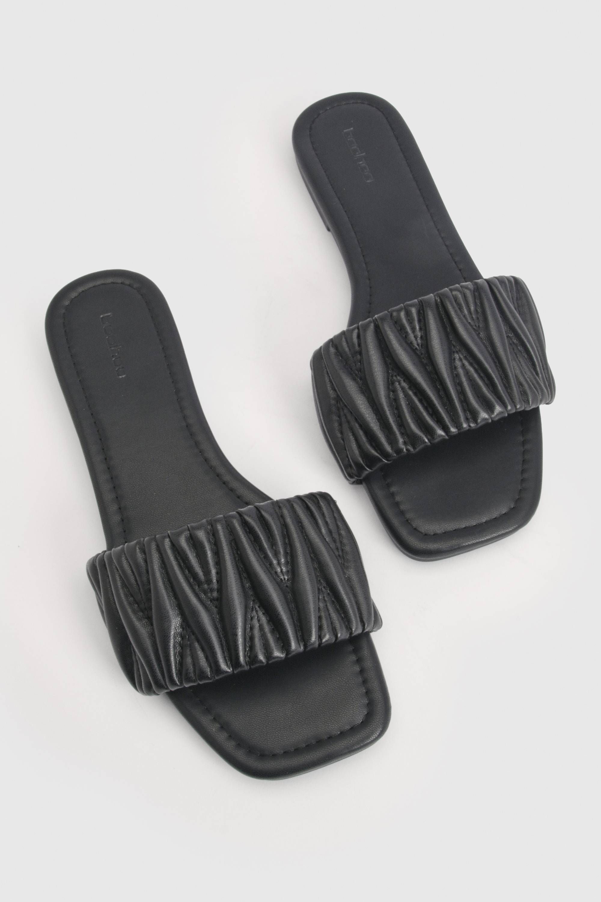 boohoo Mules À Bout Carré Matelassées Avec Détails Texturés