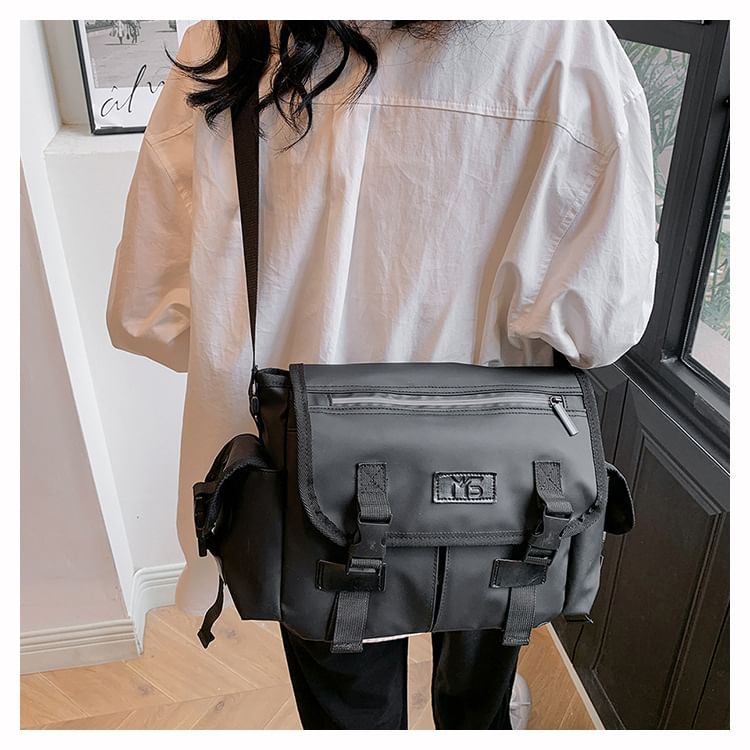 Hikuozy - Messengerbag met klep en gesp