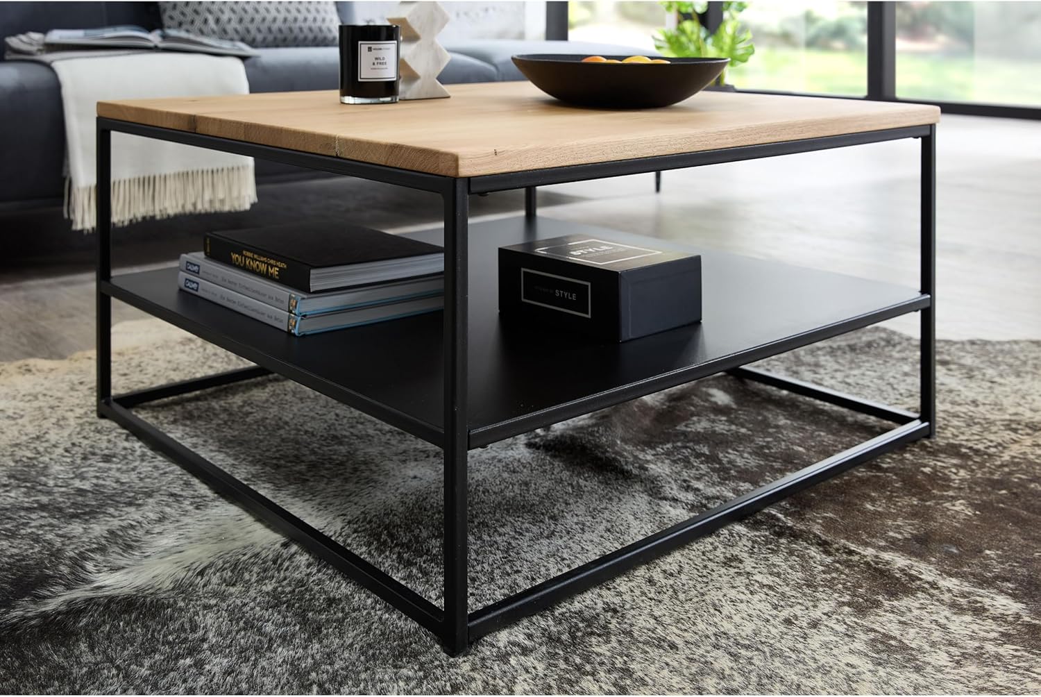 Tilda Couchtisch Massivholz Eiche - Moderner Sofatisch mit Ablageboden und Metallgestell - 75 x 40 x 75 cm (B/H/T)