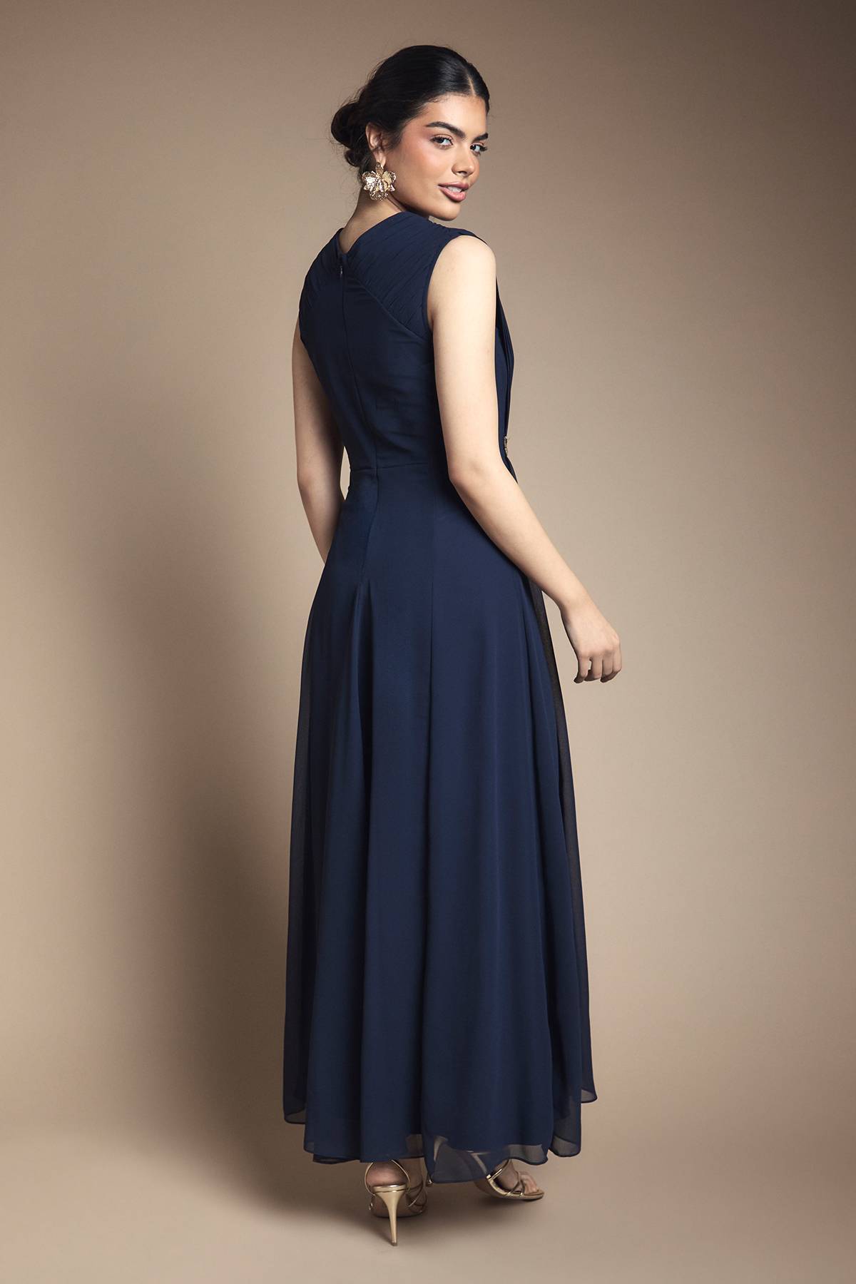 Wallis Robe Longue en Georgette à Encolure Portefeuille Ornée de Perles