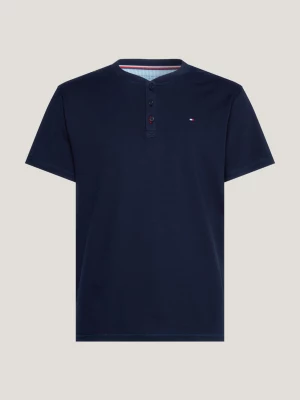 Camiseta com gola Henley e bordado de bandeira