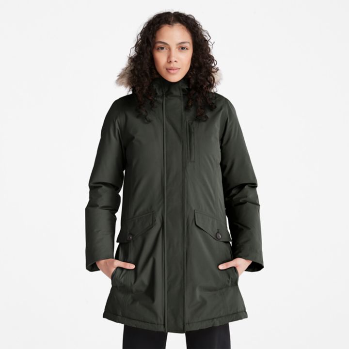 Jaqueta parka impermeável DryVent feminina na cor verde.