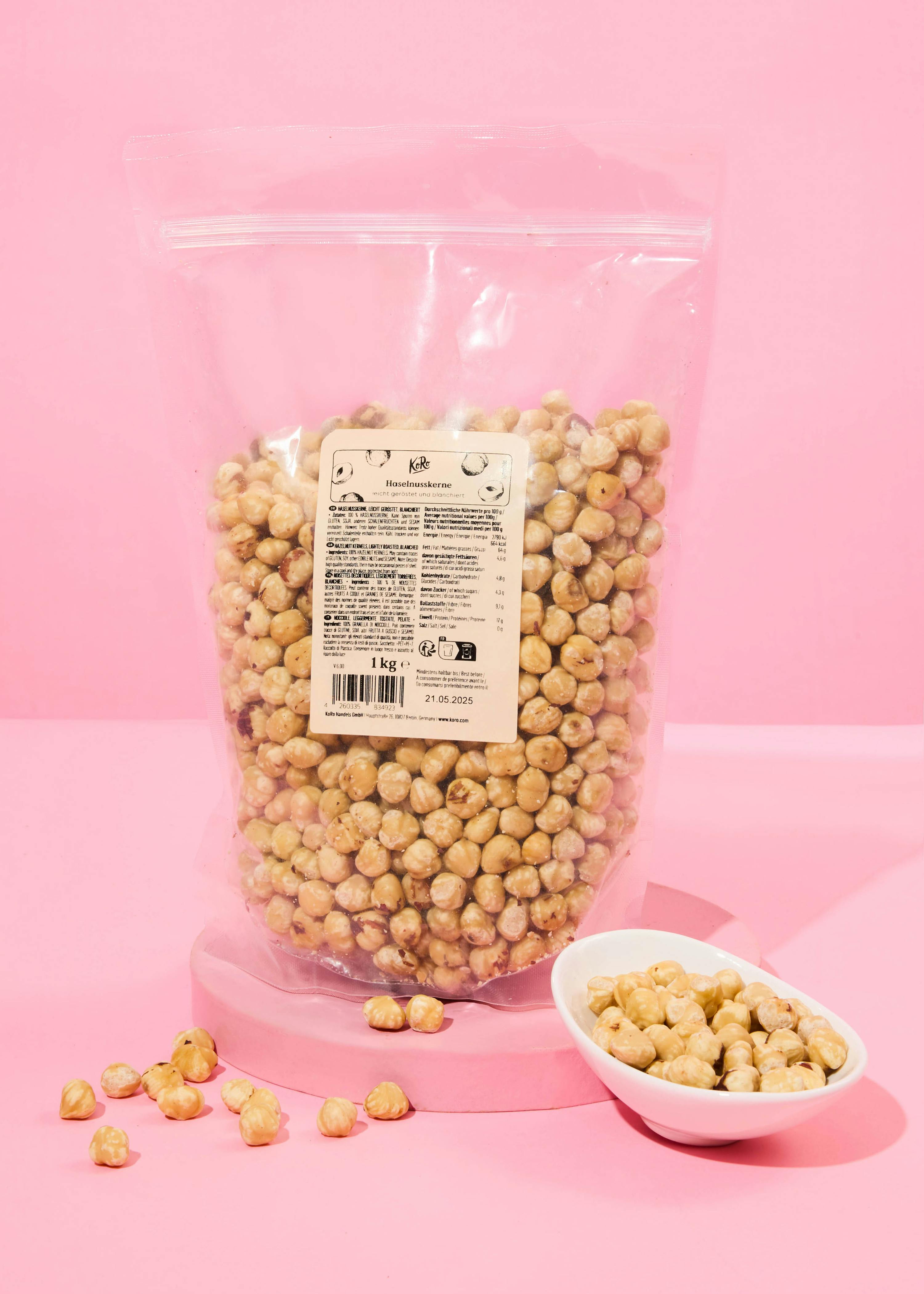Leicht geröstete und blanchierte Haselnusskerne 1 kg