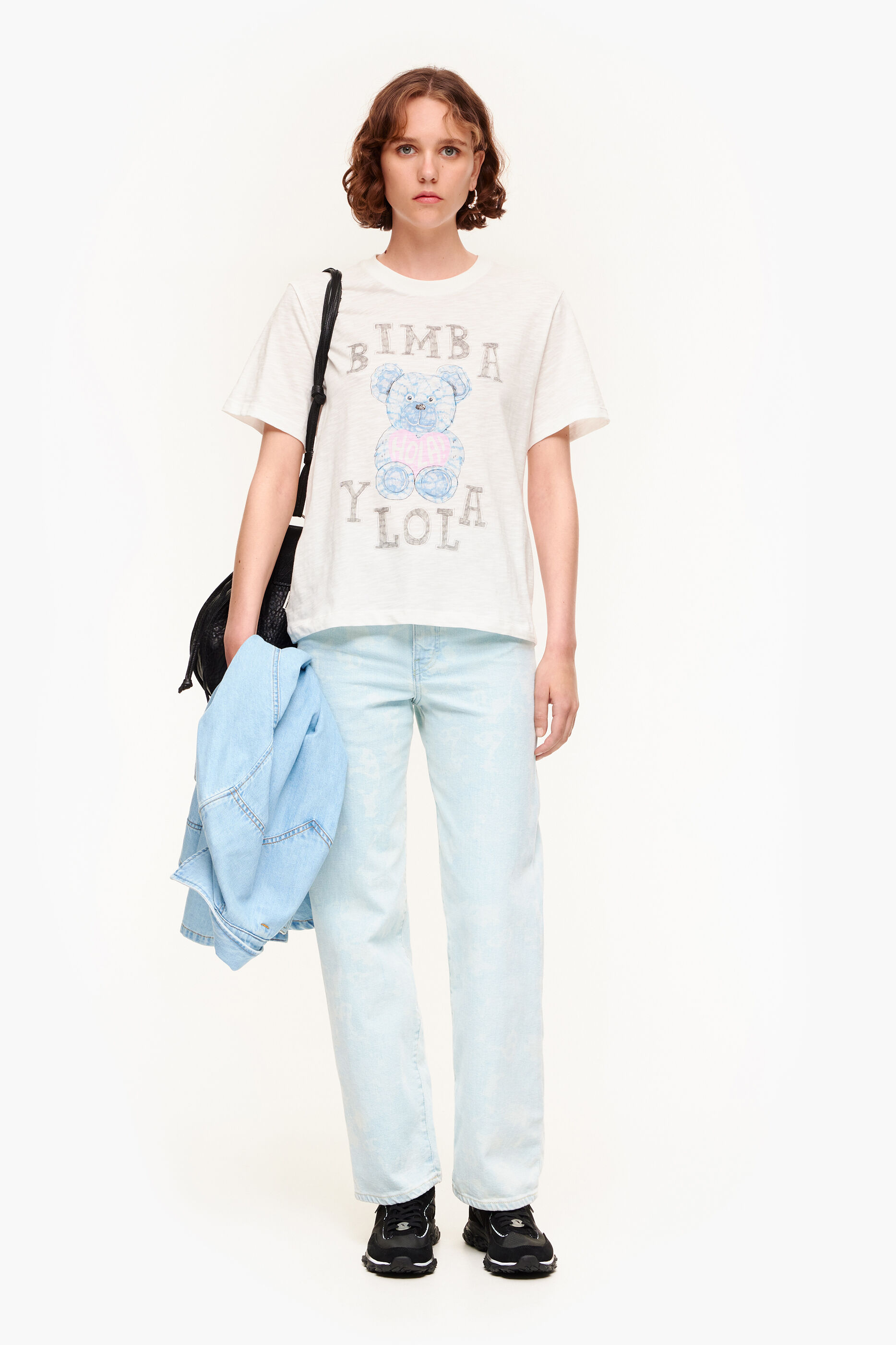 Camiseta com o logotipo do Urso de Marfim