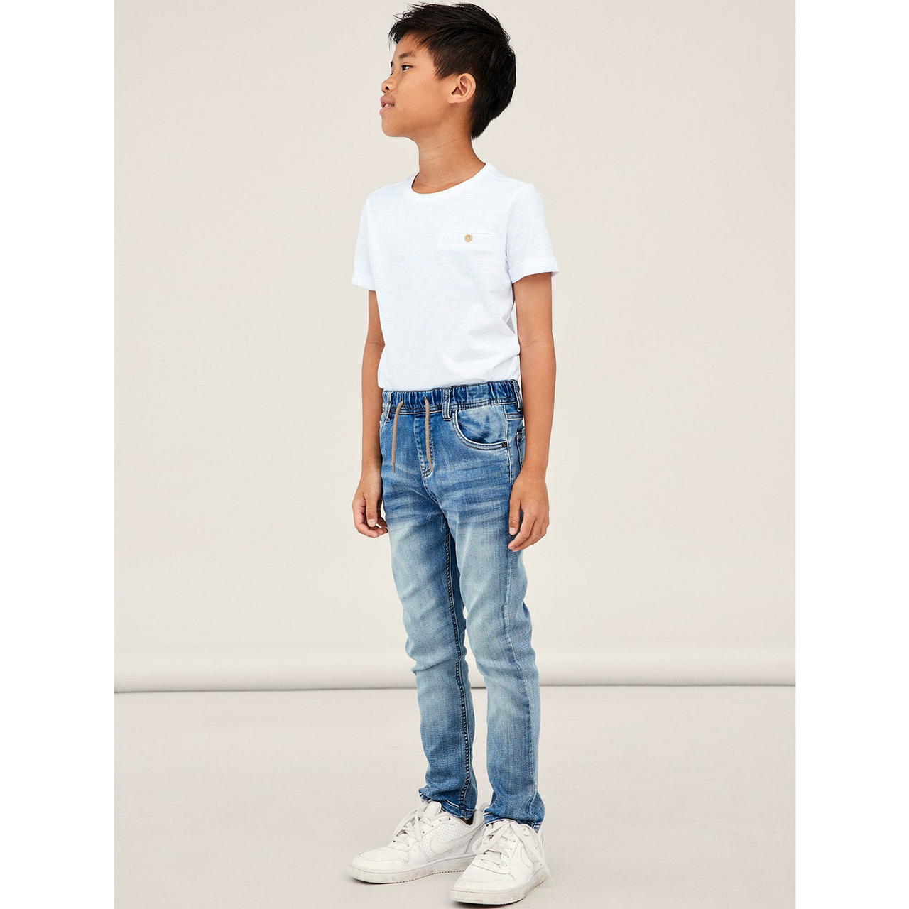 name it NKMROBIN DNMTHAYER SWE JOGGER