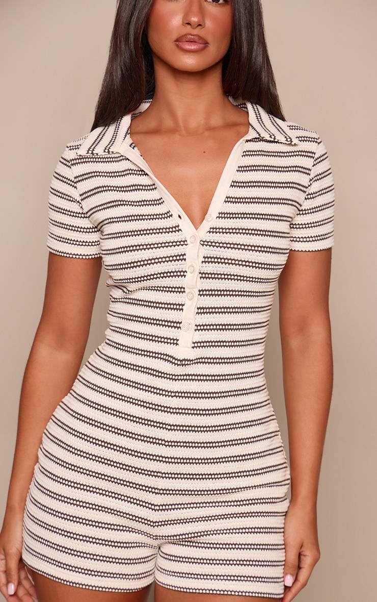 Crème Combi-short Ajustée Petite À Col Boutonné En Maille Rayée