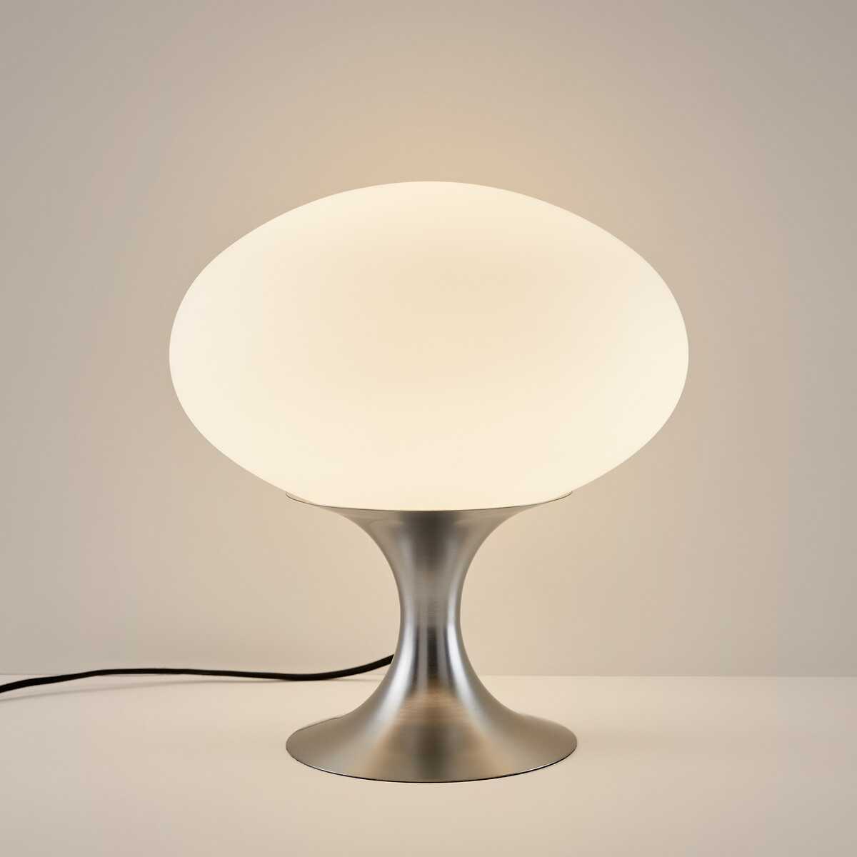 LA REDOUTE INTERIEURS<br>Candeeiro de mesa em ferro opalino e cromado, Merisa