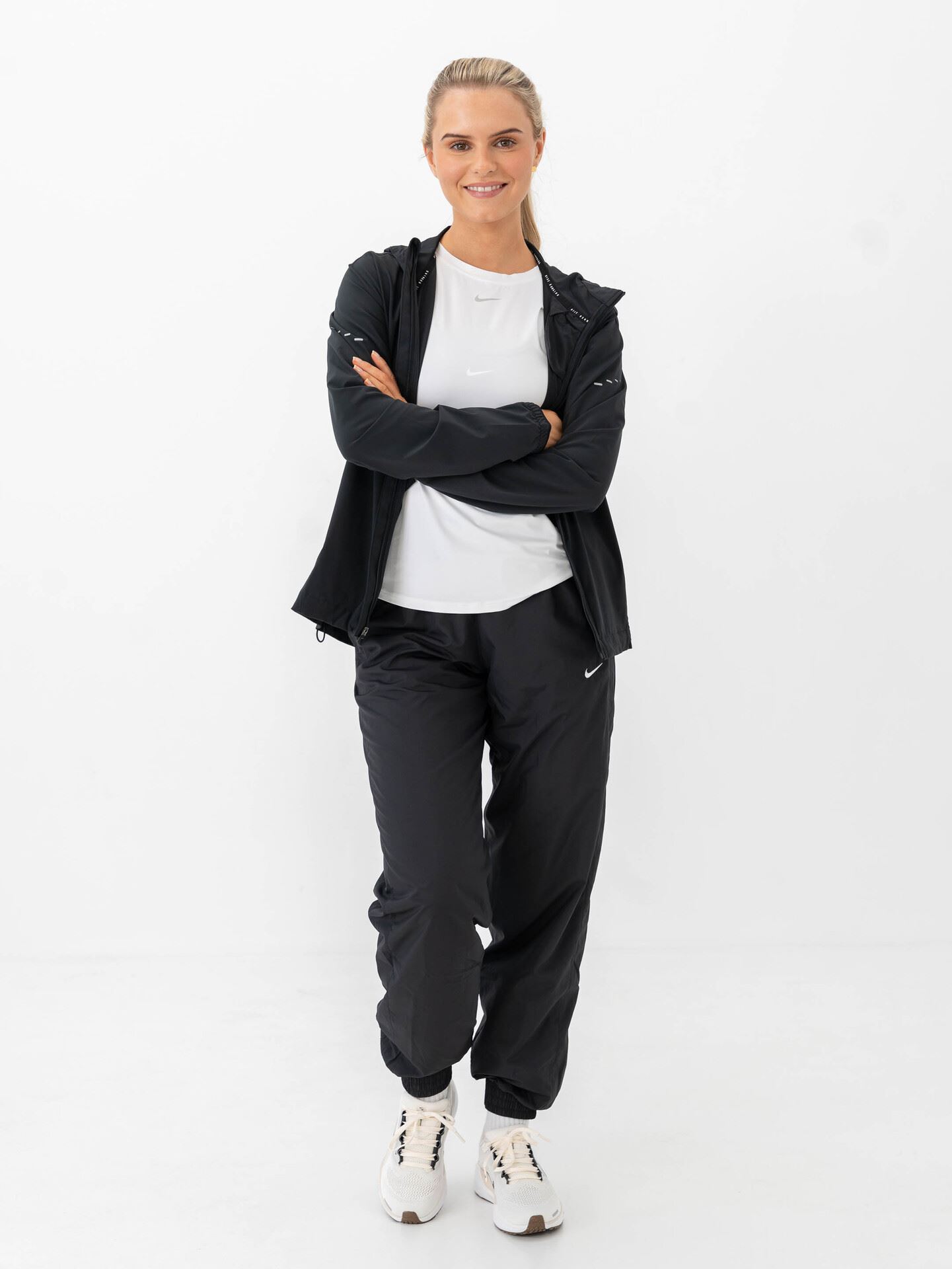 Sportswear Essential Woven Mid-Rise Jogger