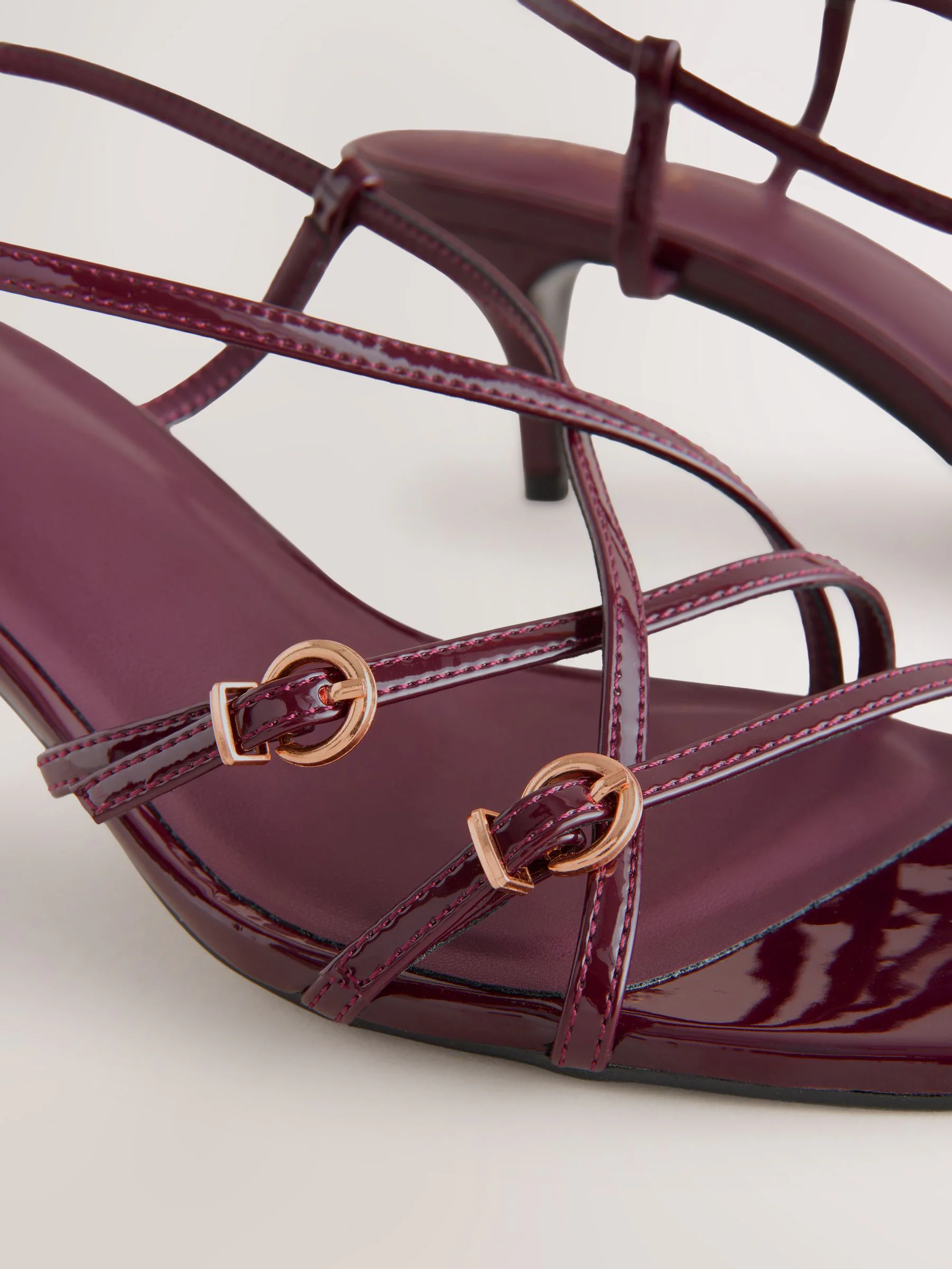 Bordeauxrood - Forever Comfort® Multi Buckle Strappy Kitten Heels