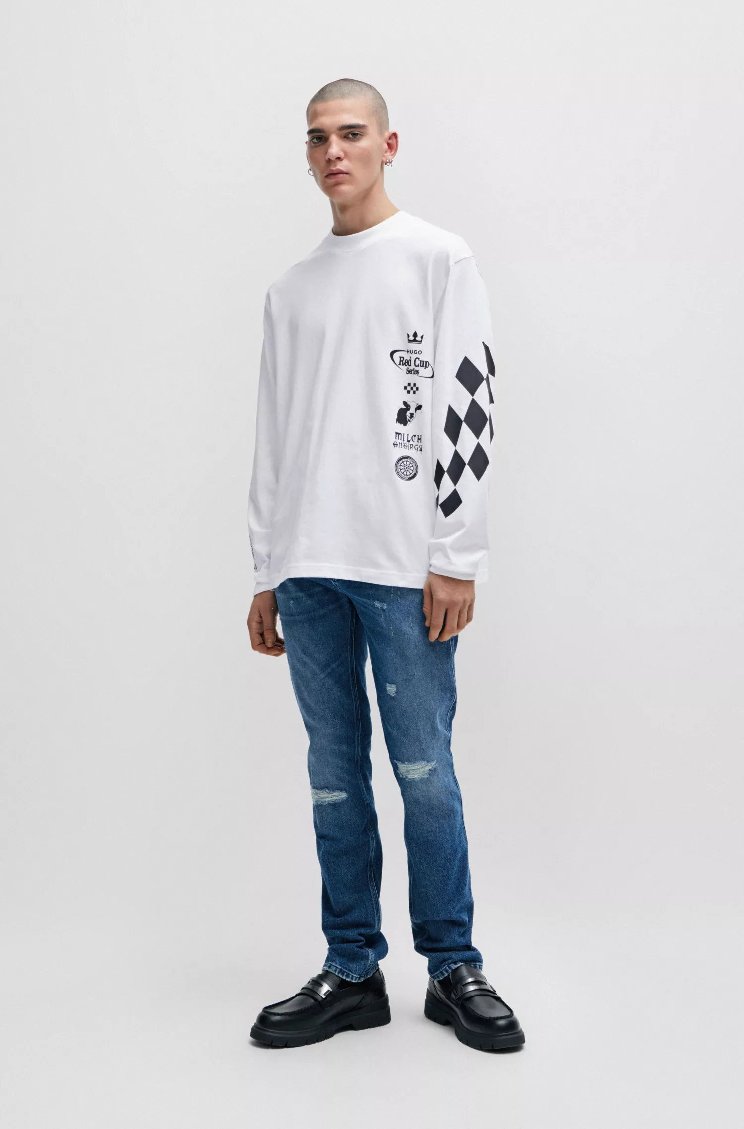 Camiseta HUGO vermelha em malha de algodão com estampas inspiradas em corridas.