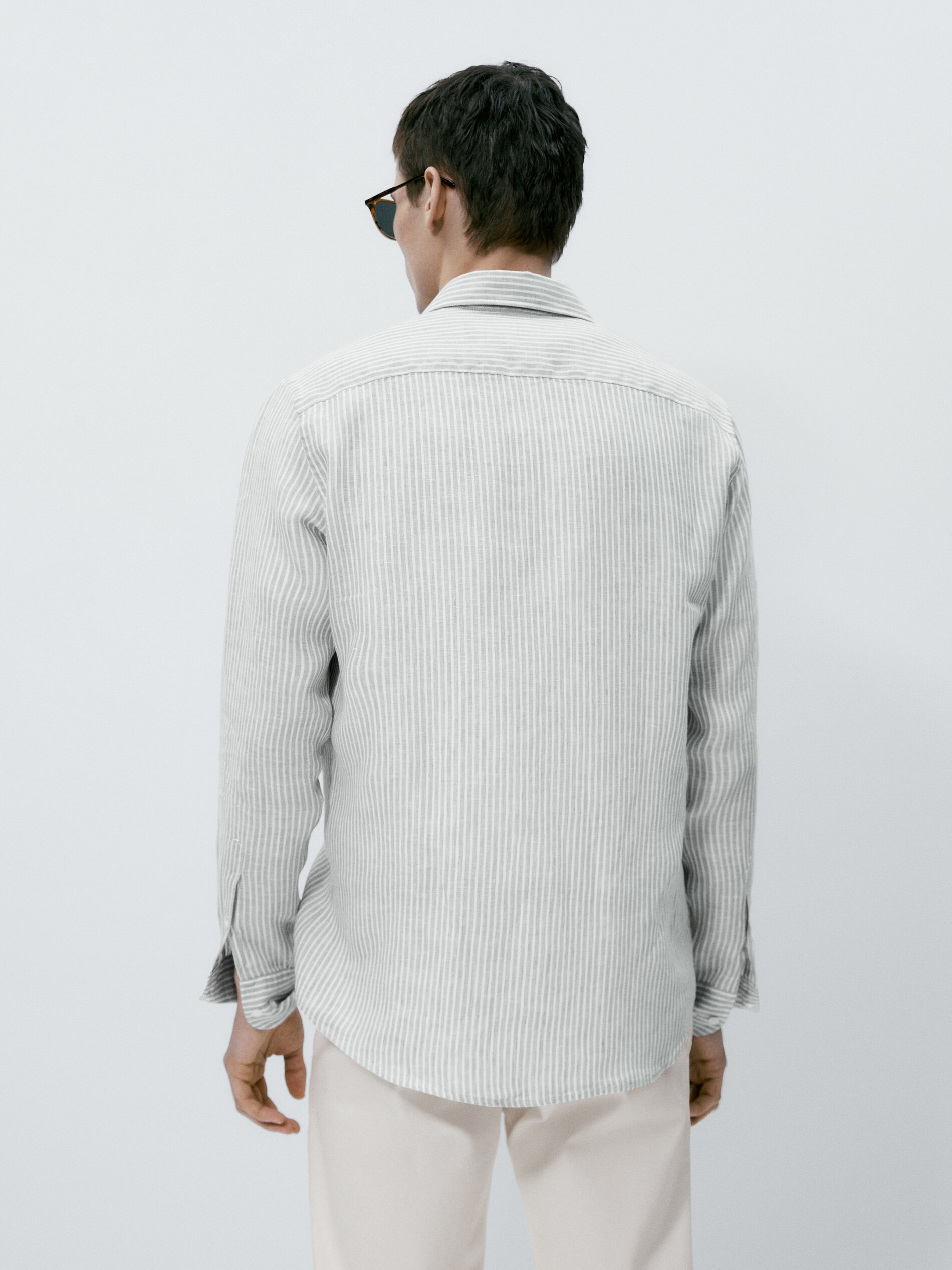 Camisa listrada 100% linho, corte regular - VERDE