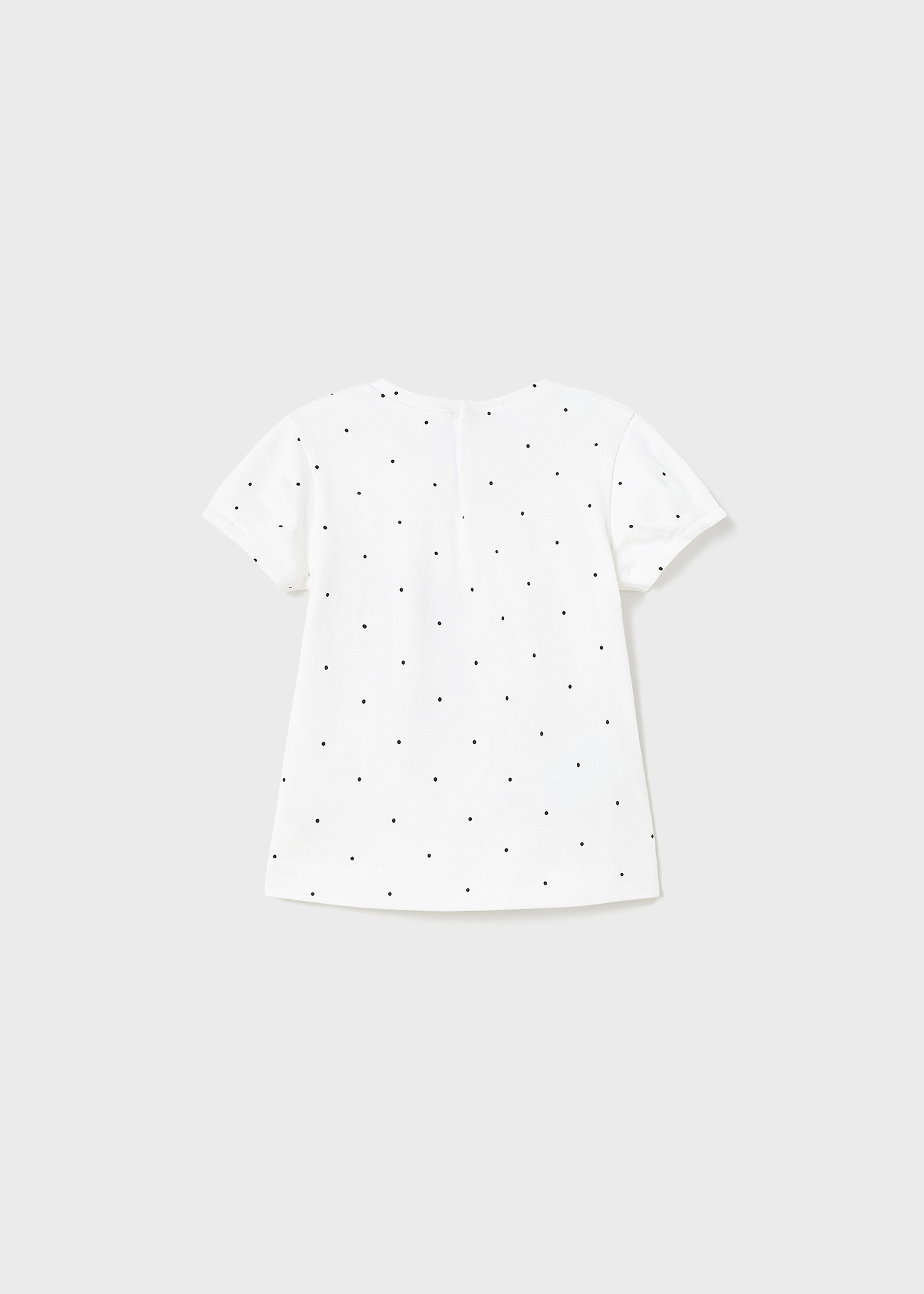 Camiseta infantil com estampa feita em algodão sustentável.