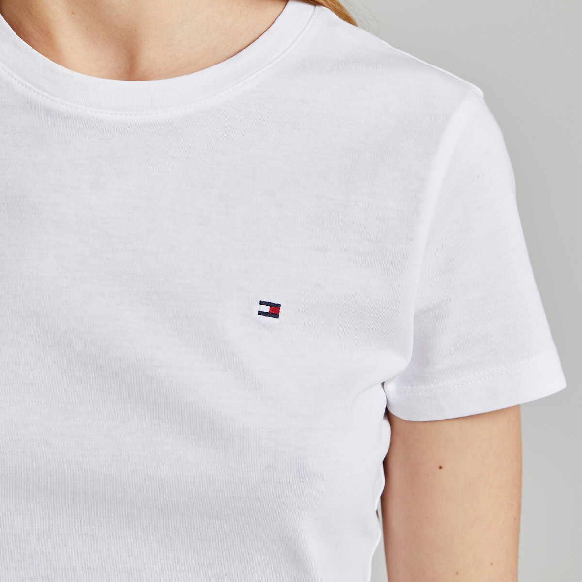 TOMMY HILFIGER<br>Camiseta de algodão com gola redonda e mangas curtas